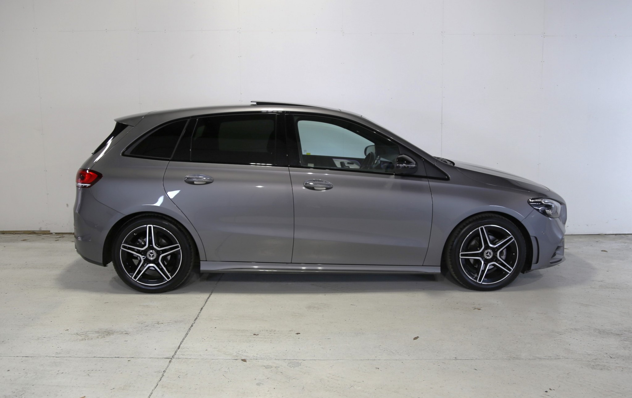 2022 Mercedes-Benz B 180 | NZ New AMG Line Multibeams MBUX | 24564 | 4