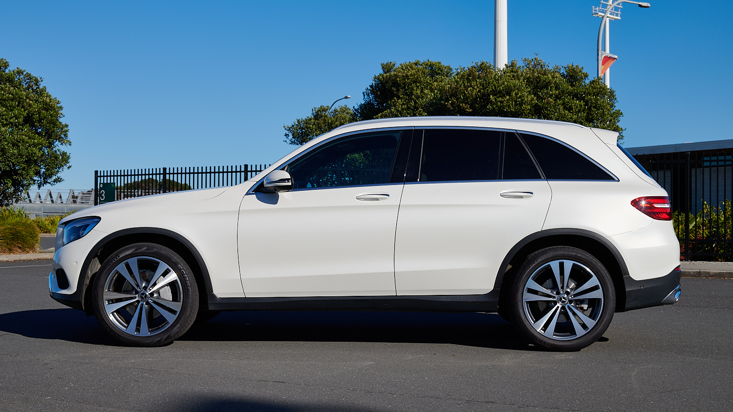 2018 Mercedes-Benz GLC 250 | 250 2.0P/4WD/9AT/SW | 23547 | 6