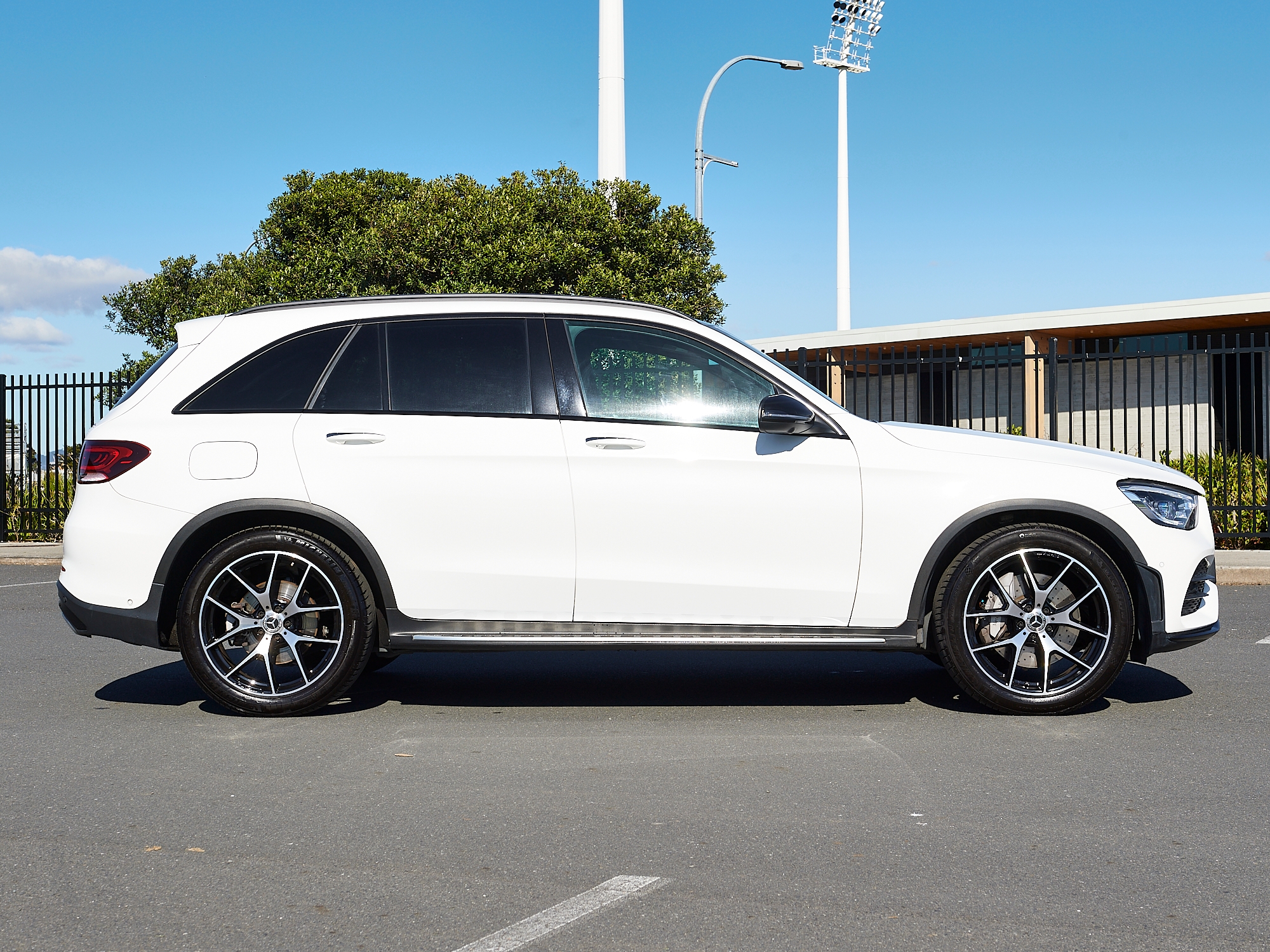 2020 Mercedes-Benz GLC 300 | 300 2.0P/4WD/9AT | 24248 | 3