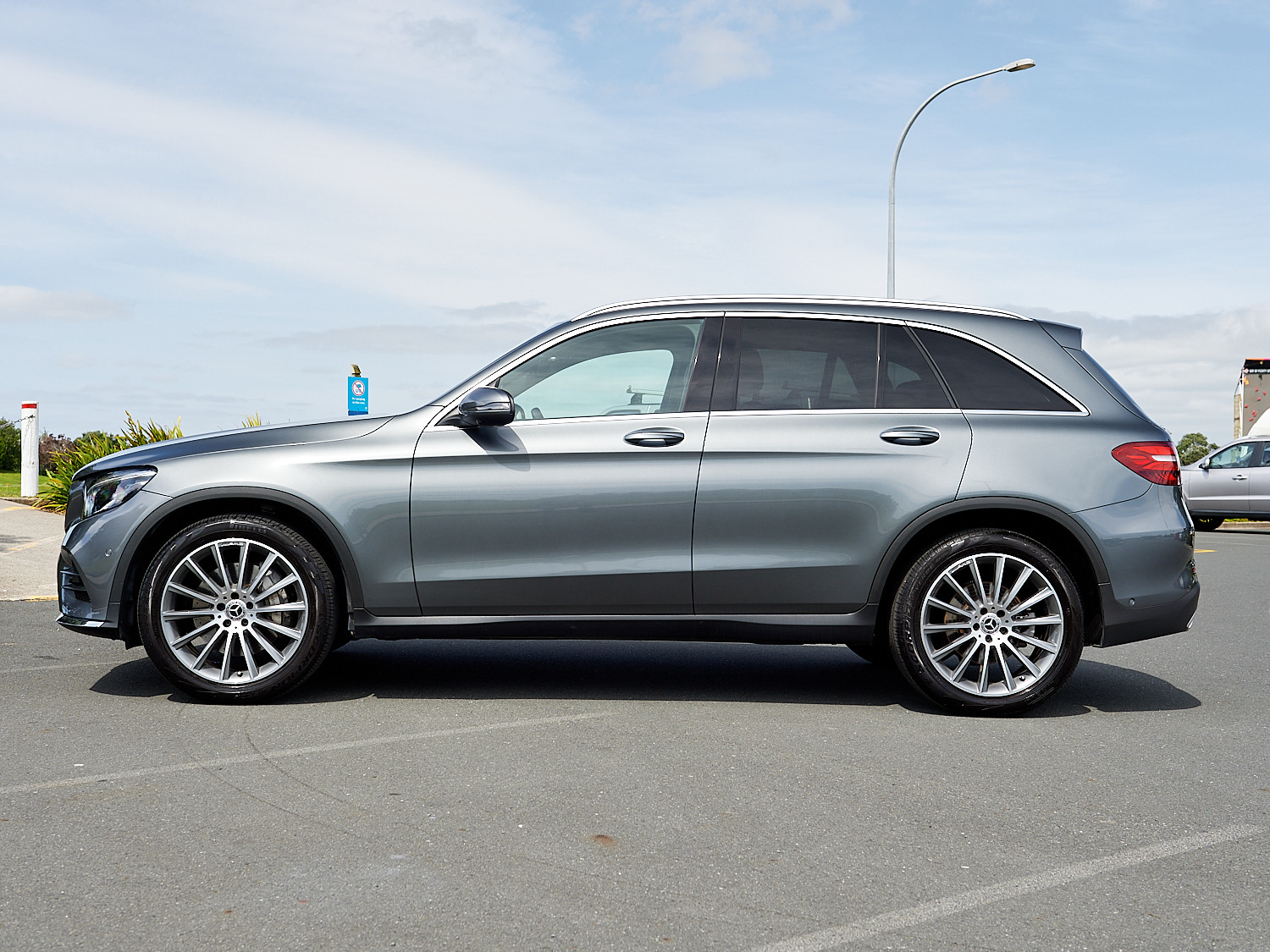 2019 Mercedes-Benz GLC 200 | 200 2.1P/9AT | 24345 | 5