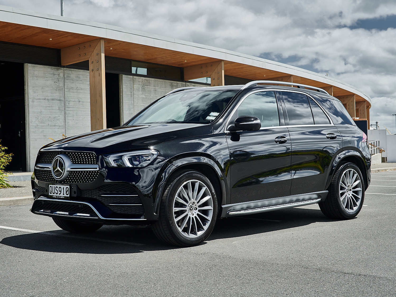 2019 Mercedes-Benz GLE 300 d | 300D 2.0D/4WD/9AT | 24891 | 6