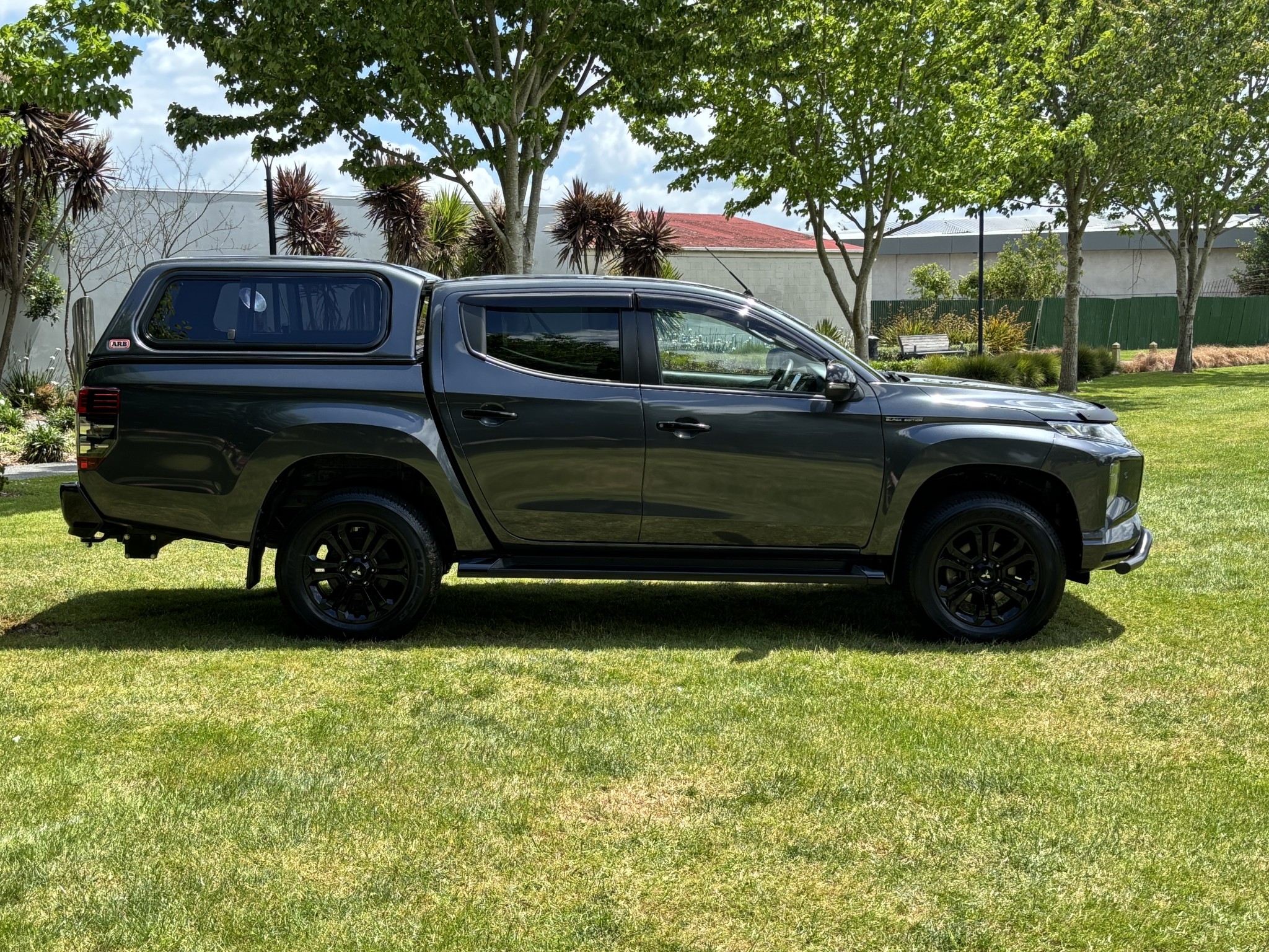 2023 Mitsubishi Triton | DC VRXB 6AT 2.4D AUTO BLACK EDITION LEATHER 2WD | 25127 | 3