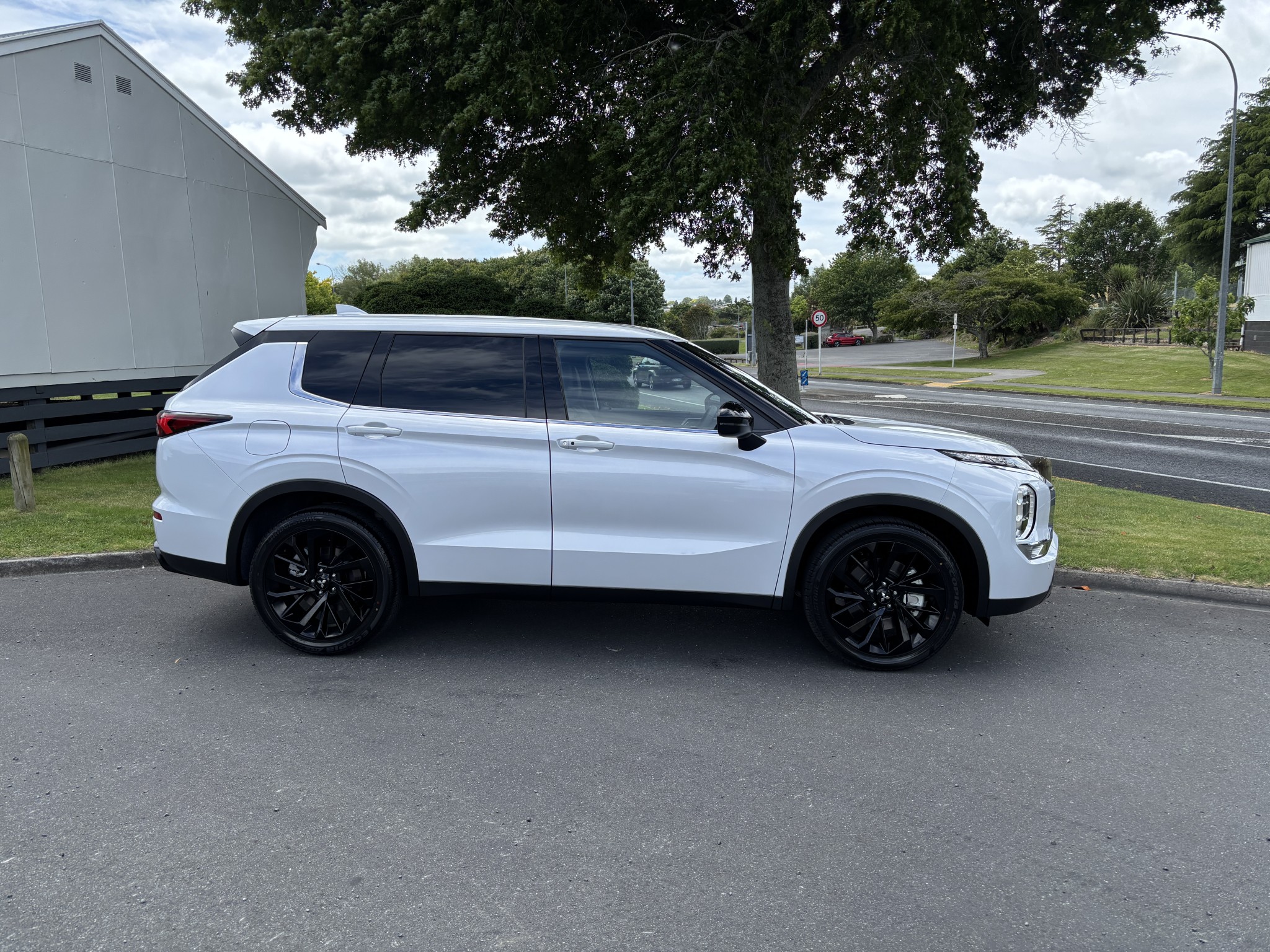 2024 Mitsubishi Outlander | SPORT 2.5P/CVT 7 SEAT AUTO PETROL SUV | 25351 | 3