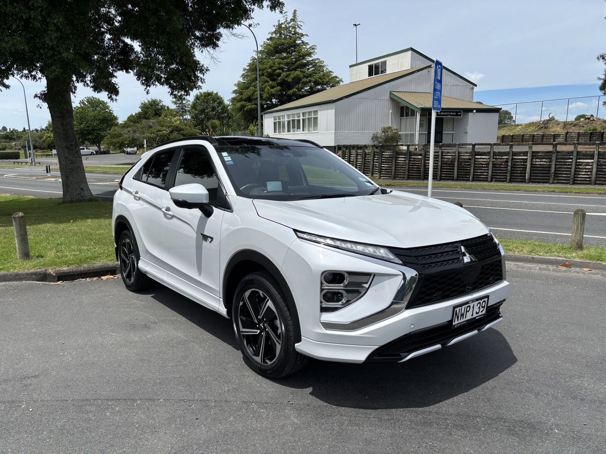 2021 Mitsubishi Eclipse Cross | VRX PHEV/4WD/AUTO SUV 5 SEAT HYBRID PLUG IN | 25400 | 1