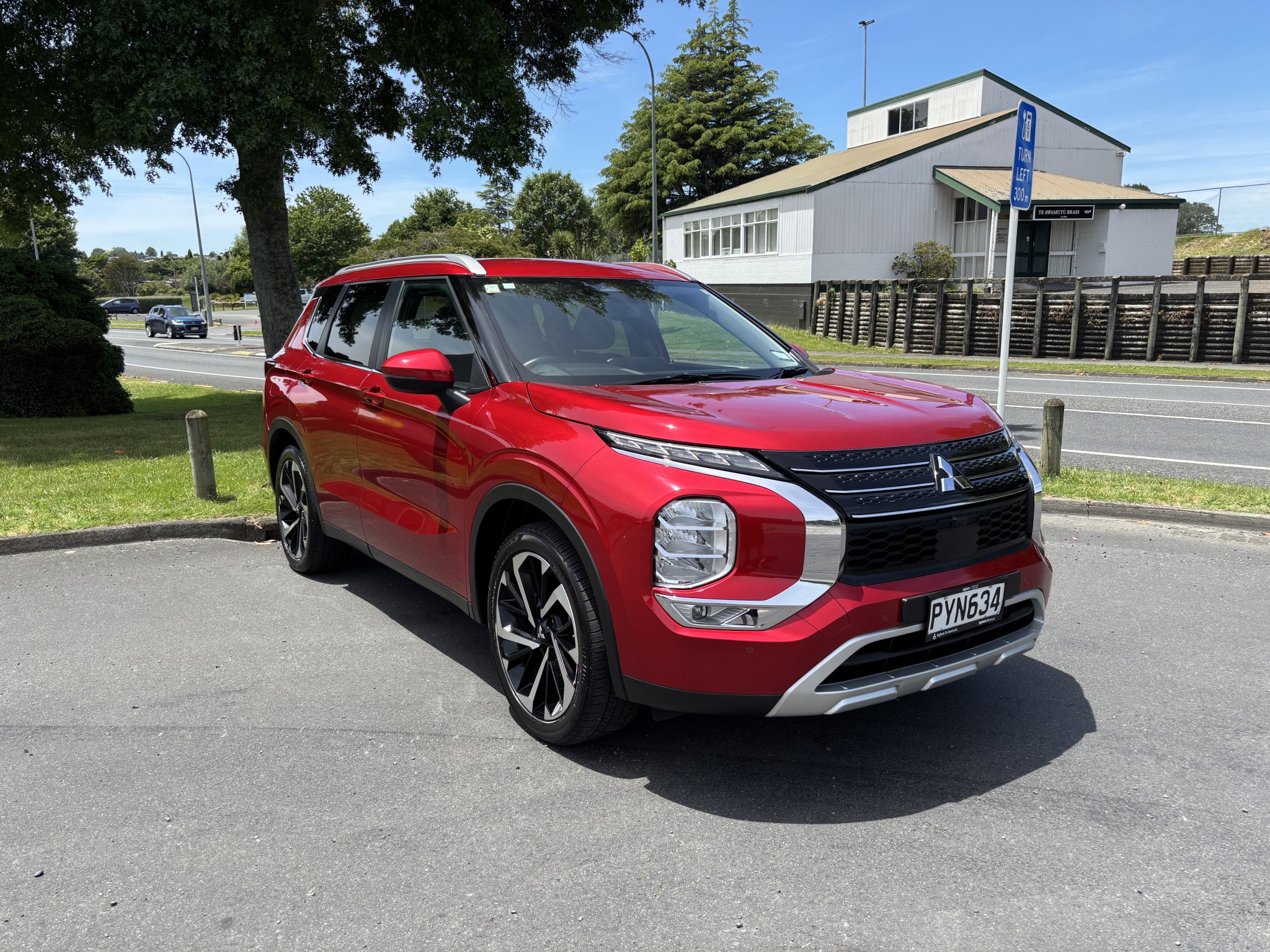 2023 Mitsubishi Outlander | XLS 2.5P/4WD/CVT 7 SEAT AUTO AWD PETROL | 25401 | 1