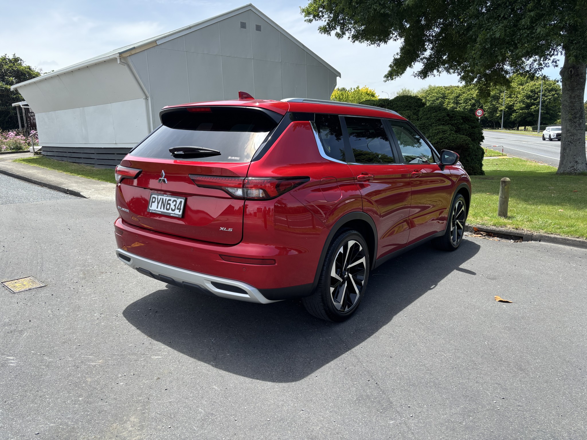 2023 Mitsubishi Outlander | XLS 2.5P/4WD/CVT 7 SEAT AUTO AWD PETROL | 25401 | 4