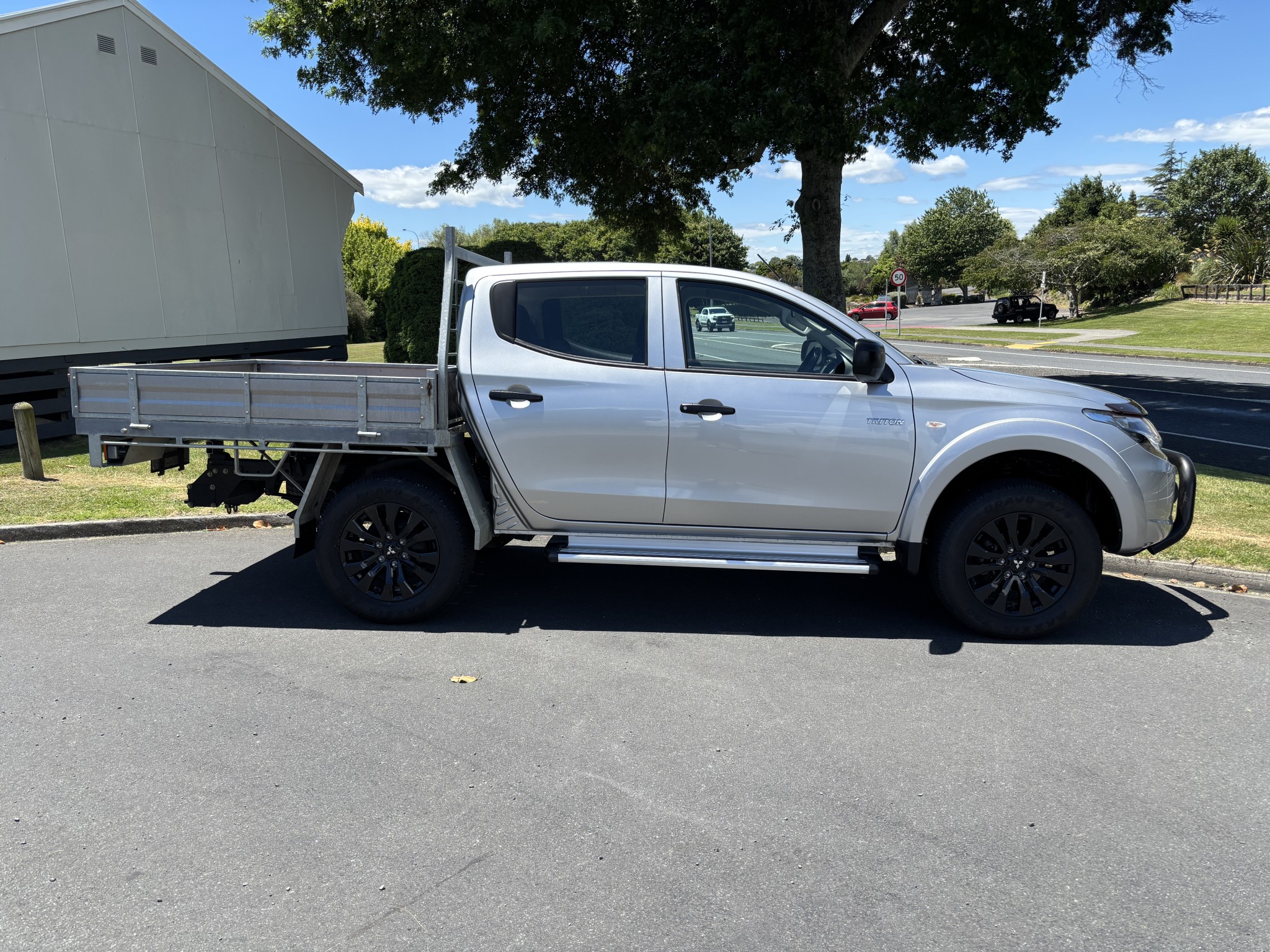 2018 Mitsubishi Triton | DC CHASSIS GLX 4WD 5AT 2.4 AUTO FLAT DECK | 25444 | 3