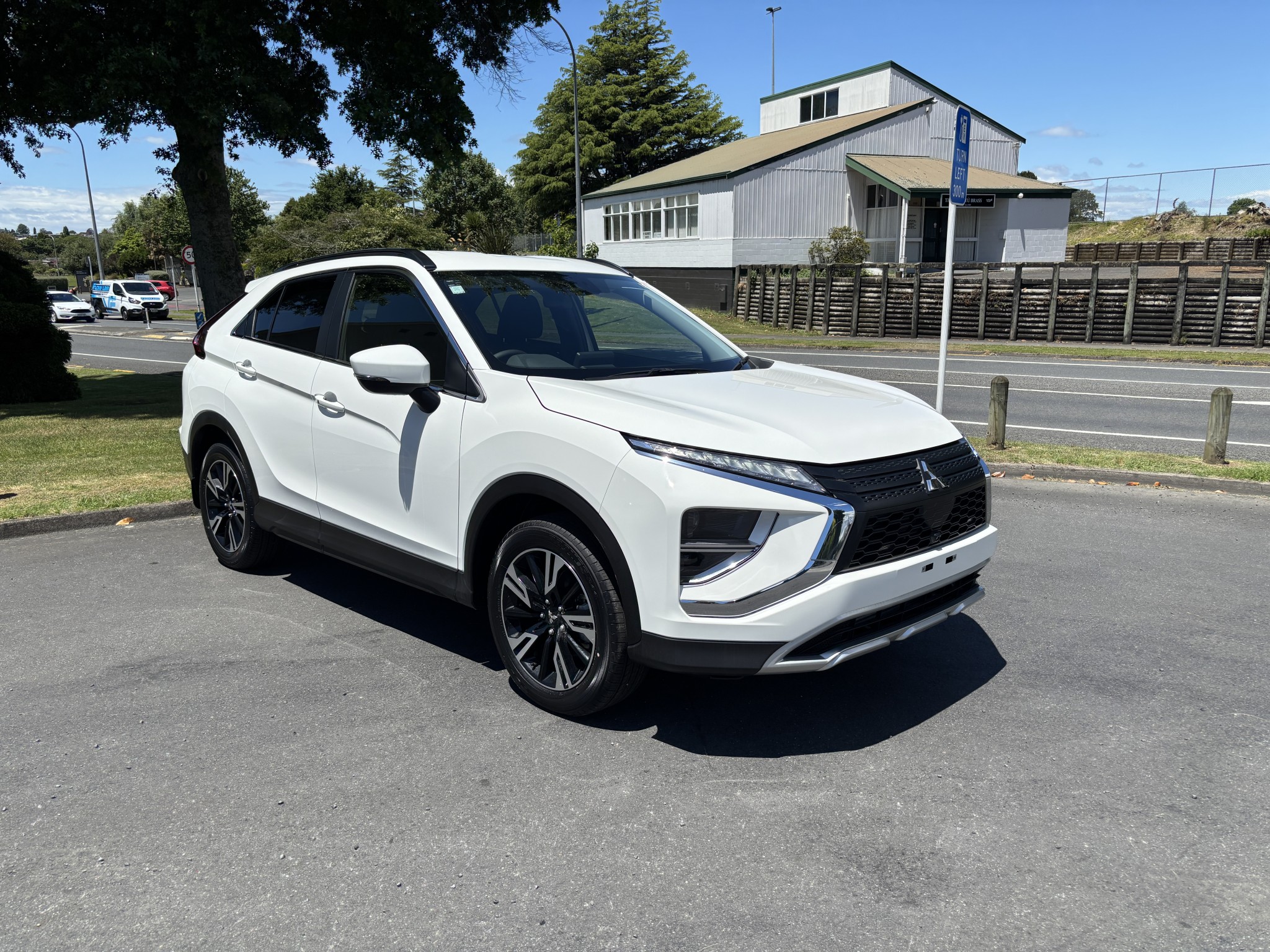 2025 Mitsubishi Eclipse Cross | XLS 1.5PT/8CVT AUTO PETROL TURBO SUV 5 DOOR | 25473 | 1