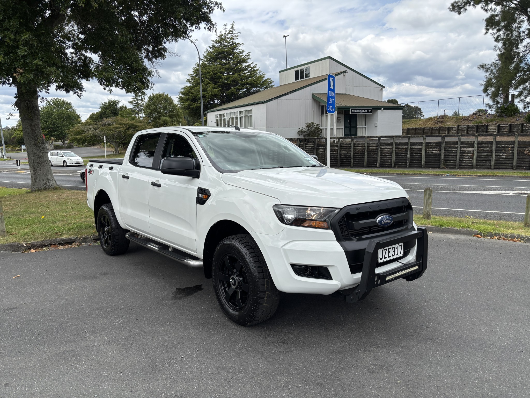 2016 Ford Ranger | XL DOUBLE CAB W/SA AUTO 4X2 3.2 DIESEL TURBO | 25697 | 1