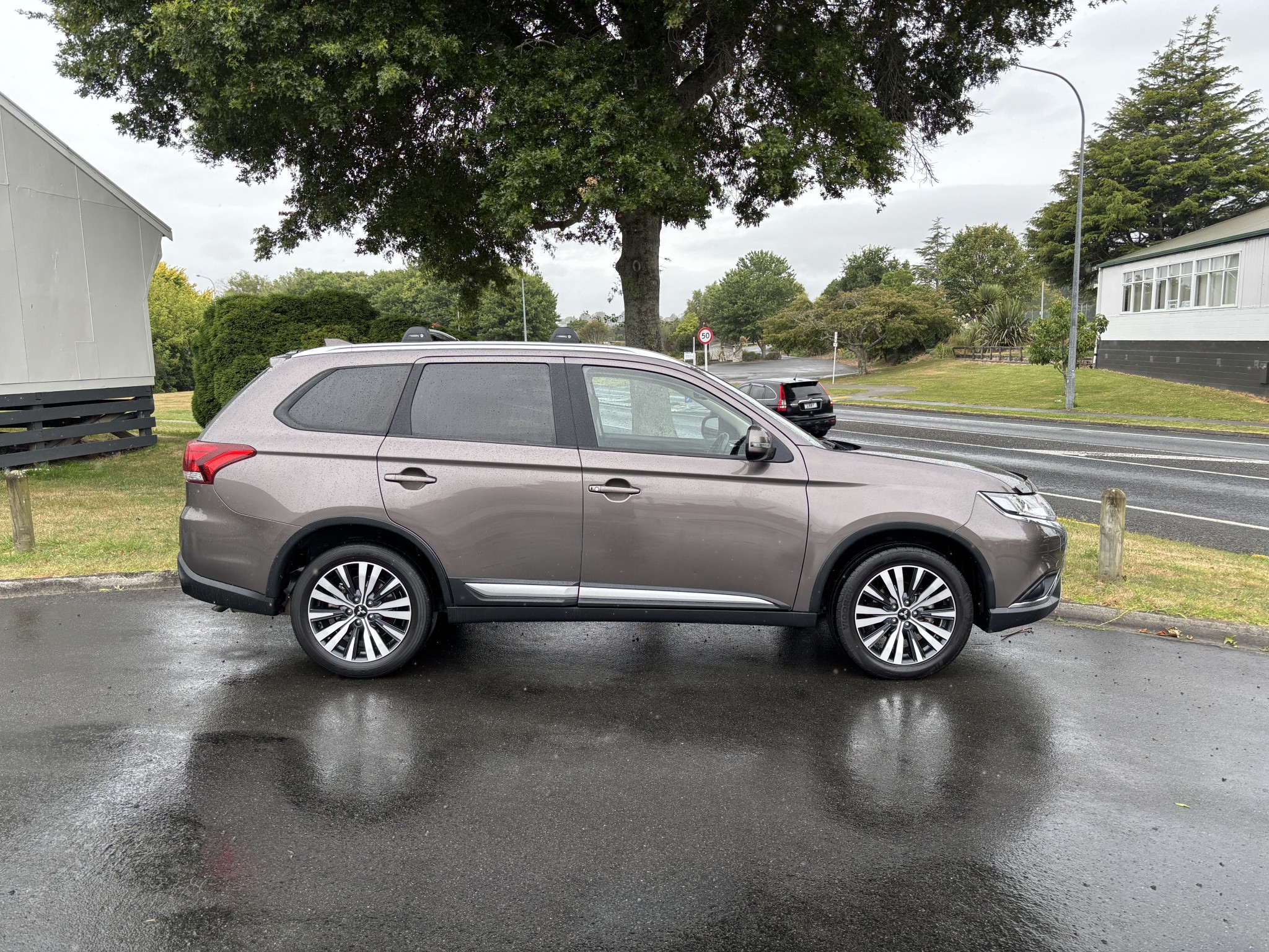 2018 Mitsubishi Outlander | XLS 2.4P/4WD/CVT 7 SEAT AUTO PETROL  | 25727 | 3