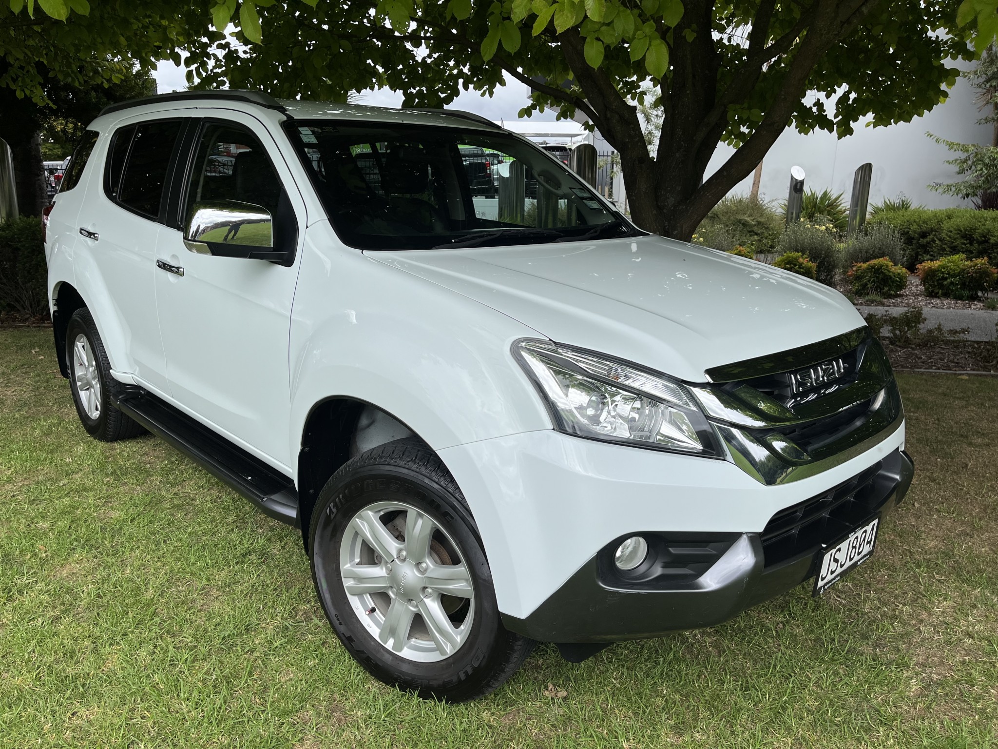 2016 Isuzu MU-X | 4WD AUTO 3.0D/4WD/5A SUV 7 SEAT | 17261 | 1