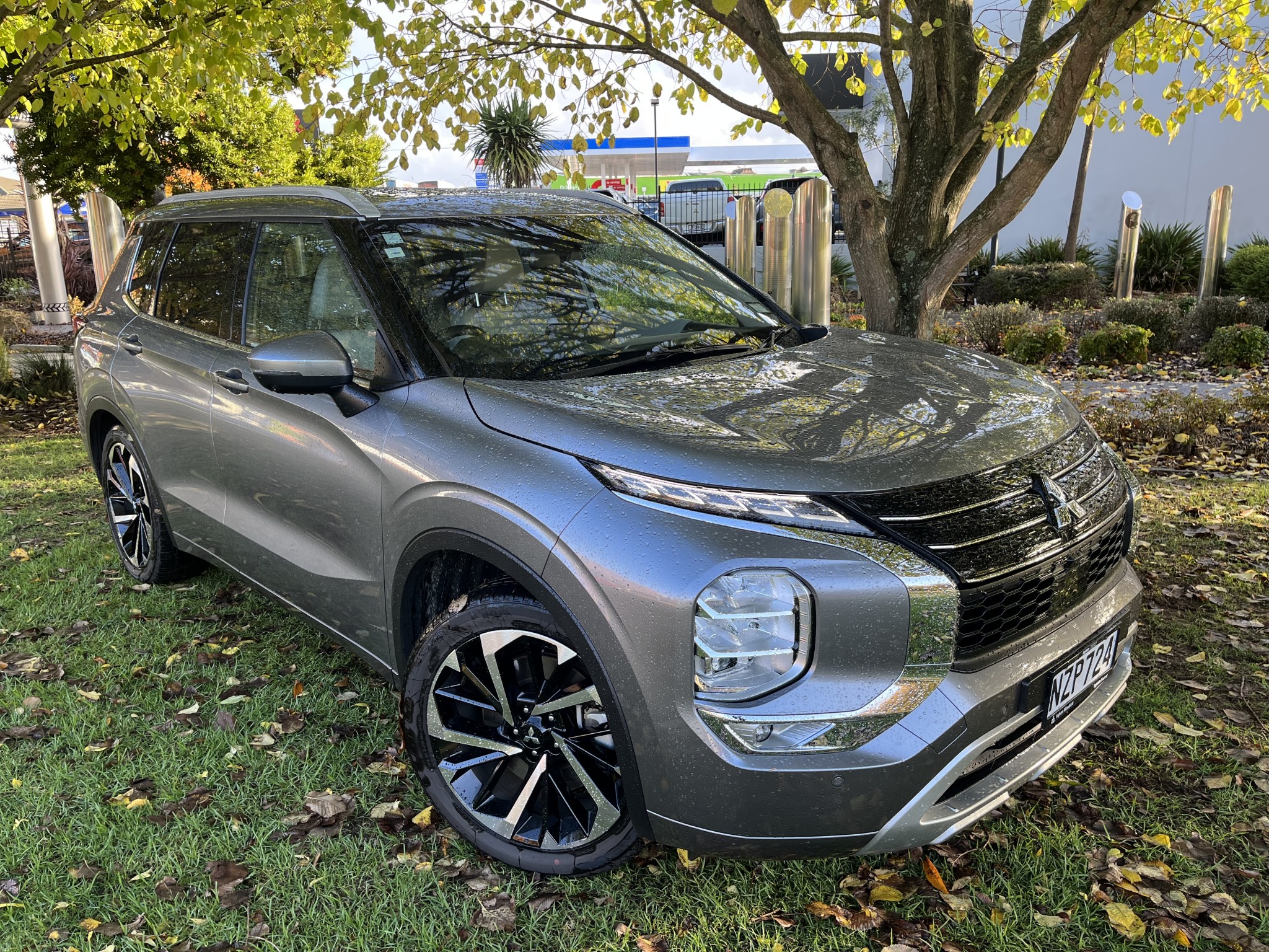 2021 Mitsubishi Outlander | VRX 2.5P/4WD/CVT 7 SEAT Grey Leather | 17902 | 1