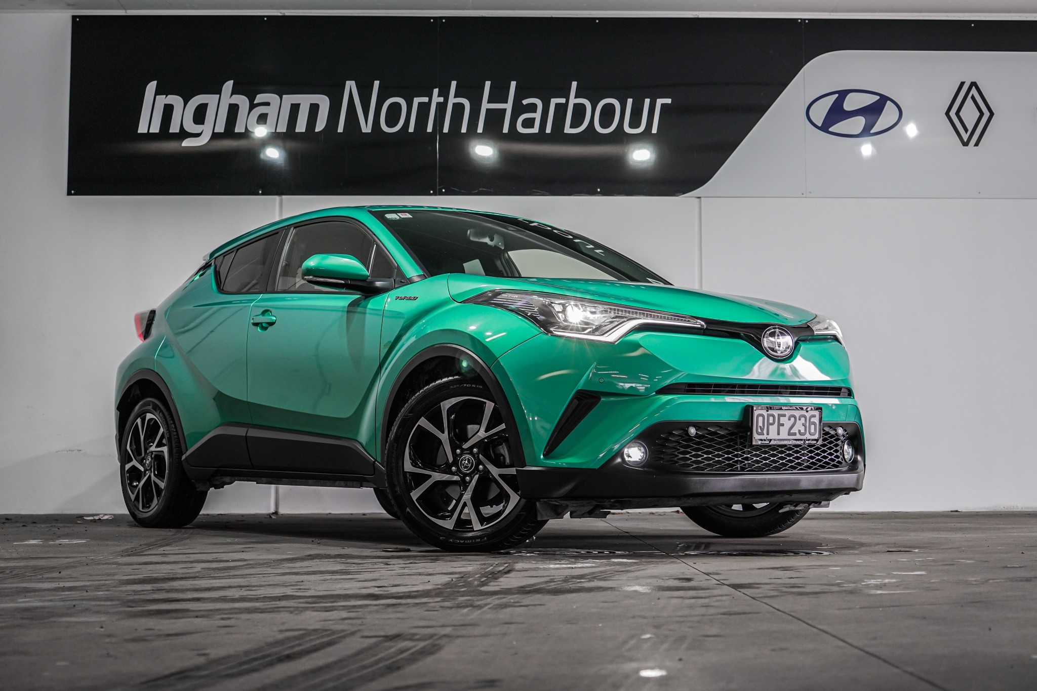 2018 Toyota C-HR | 1.2PT/CVT | 23736 | 1