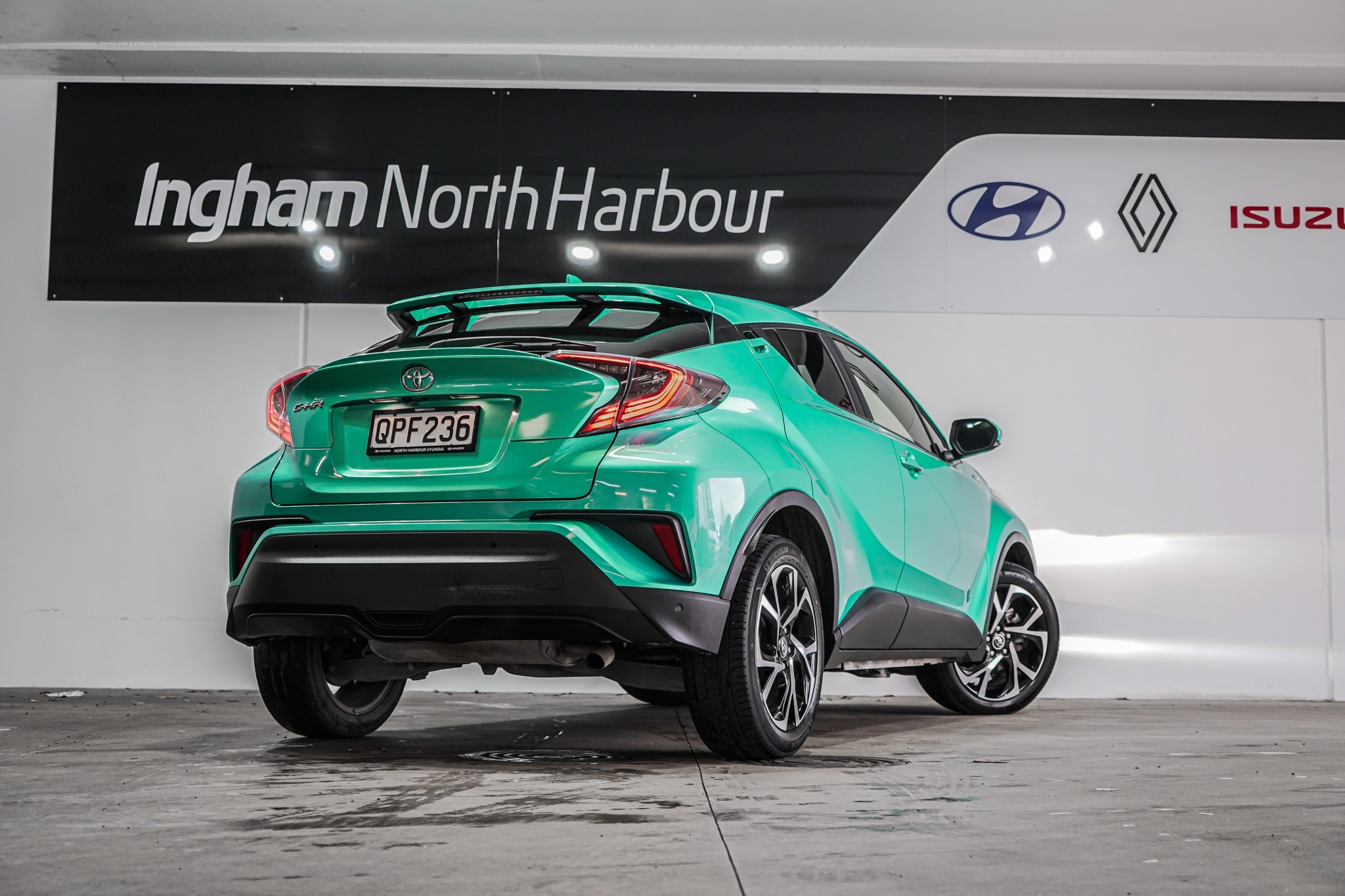 2018 Toyota C-HR | 1.2PT/CVT | 23736 | 2