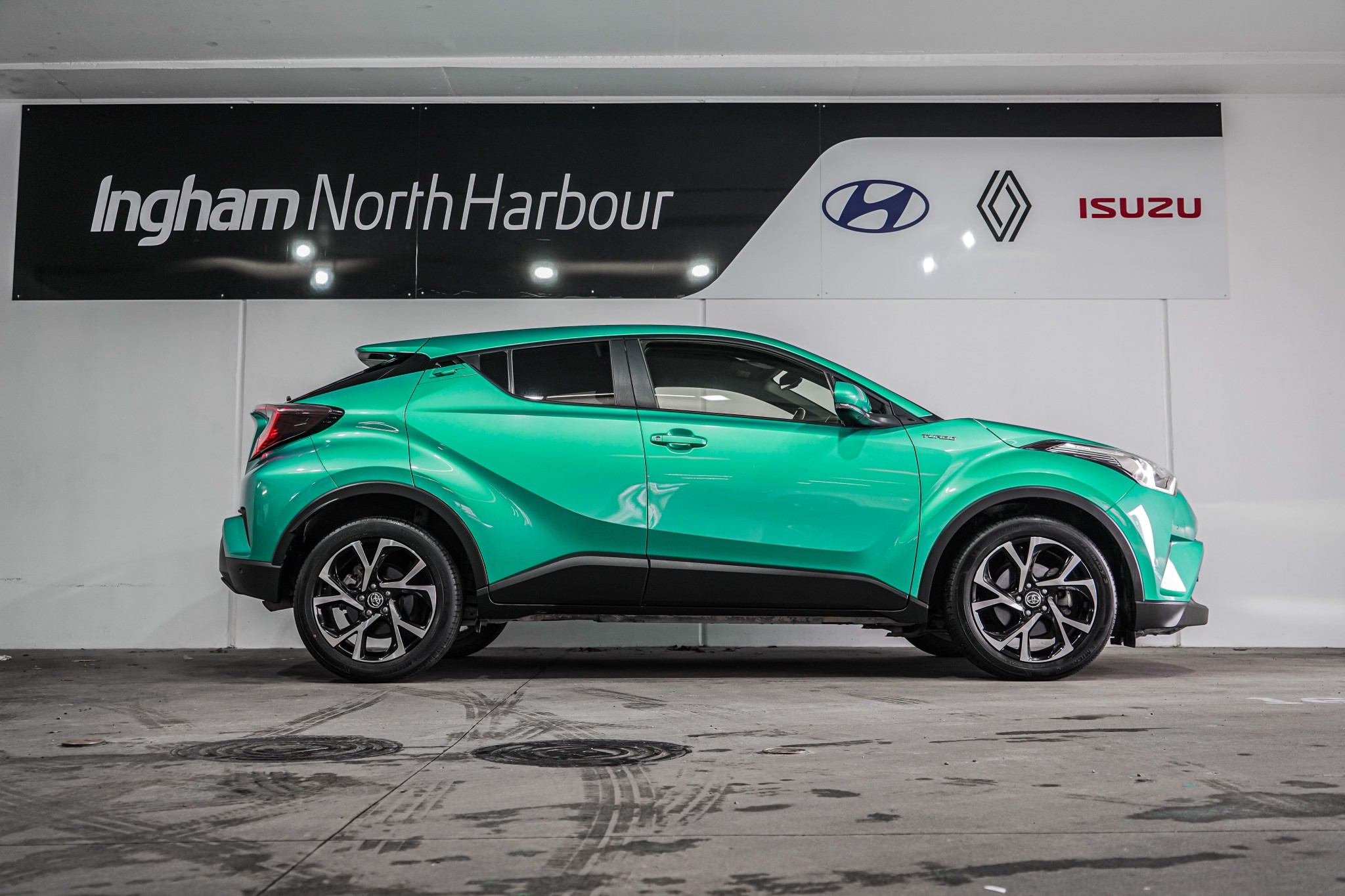 2018 Toyota C-HR | 1.2PT/CVT | 23736 | 3