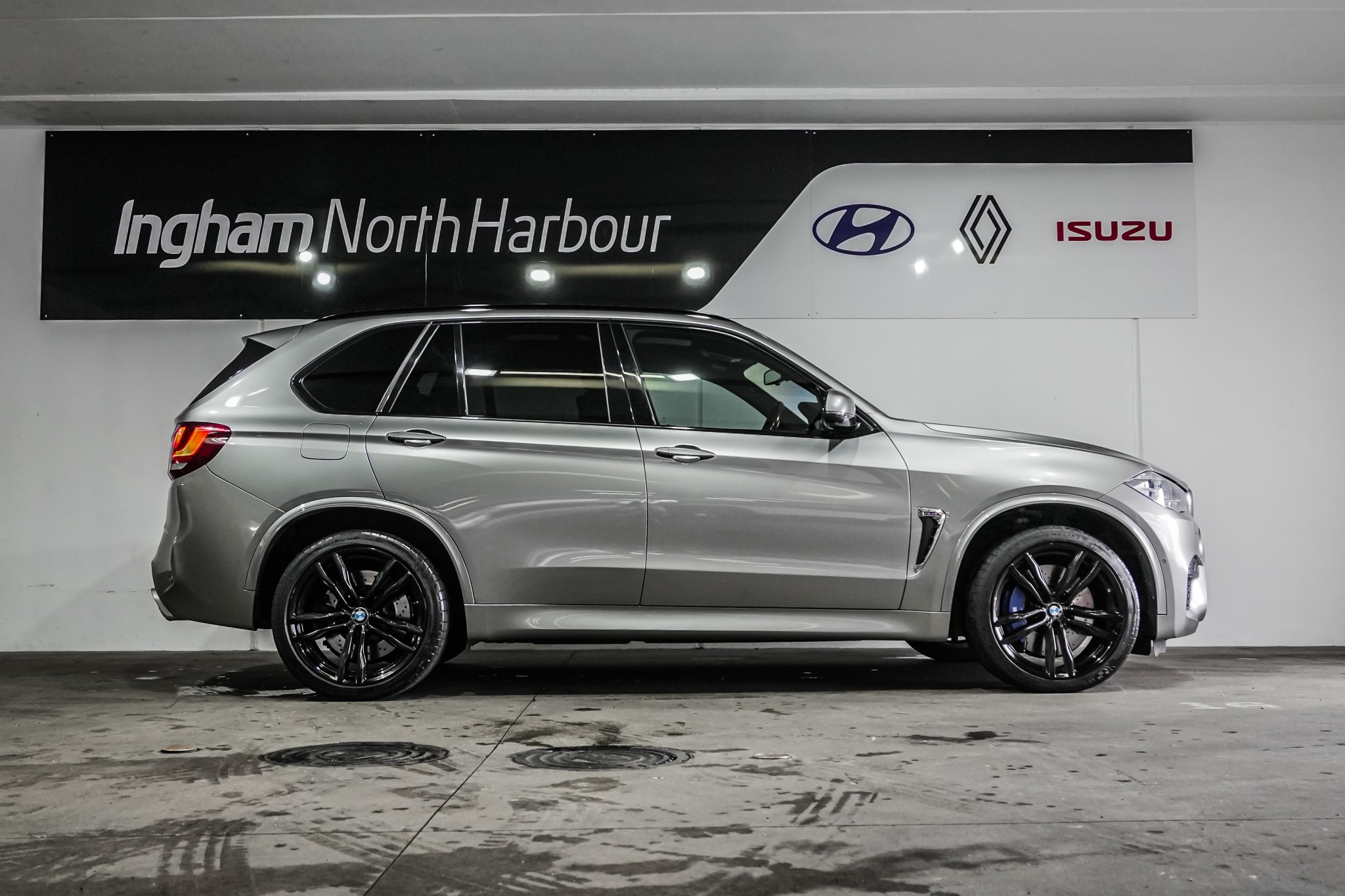 2017 BMW X5 | M SAV 4.4P/4WD/8AT/S | 25140 | 2