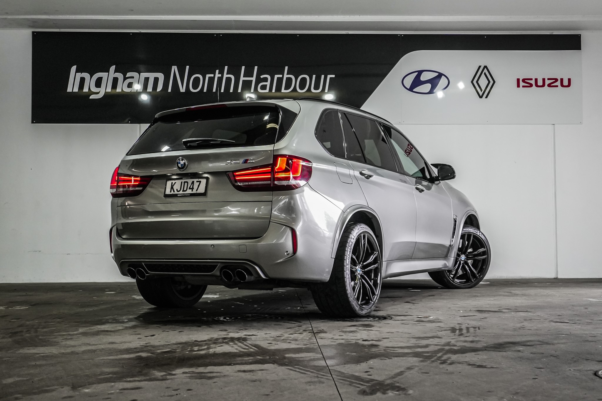 2017 BMW X5 | M SAV 4.4P/4WD/8AT/S | 25140 | 4