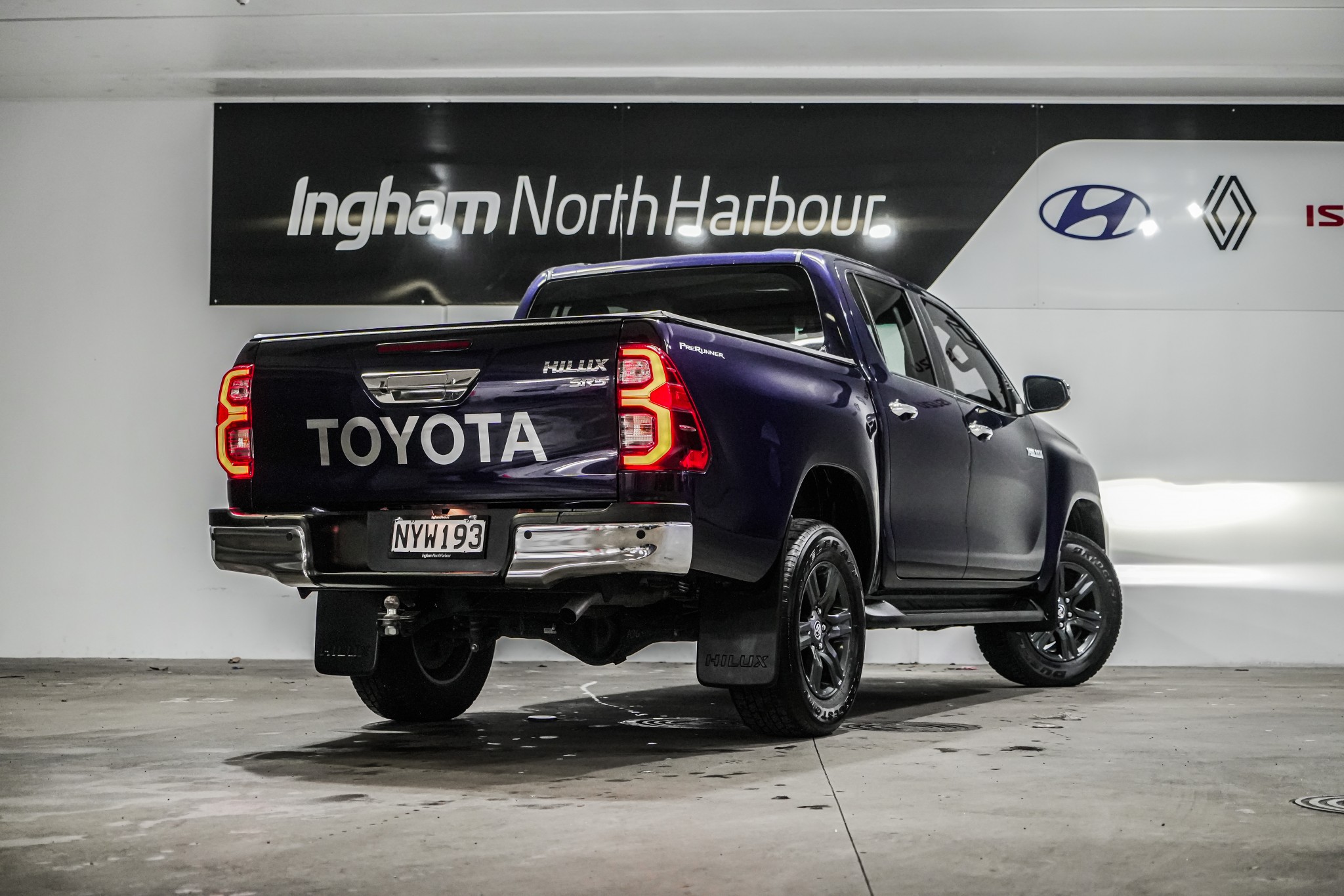 2021 Toyota Hilux | SR5 TD DC 2.8DT 2WD | 24250 | 3