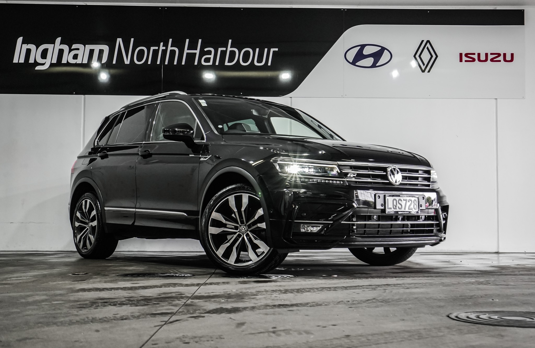 2018 Volkswagen Tiguan | TSI R-LINE 4MOTION 2 | 24570 | 1