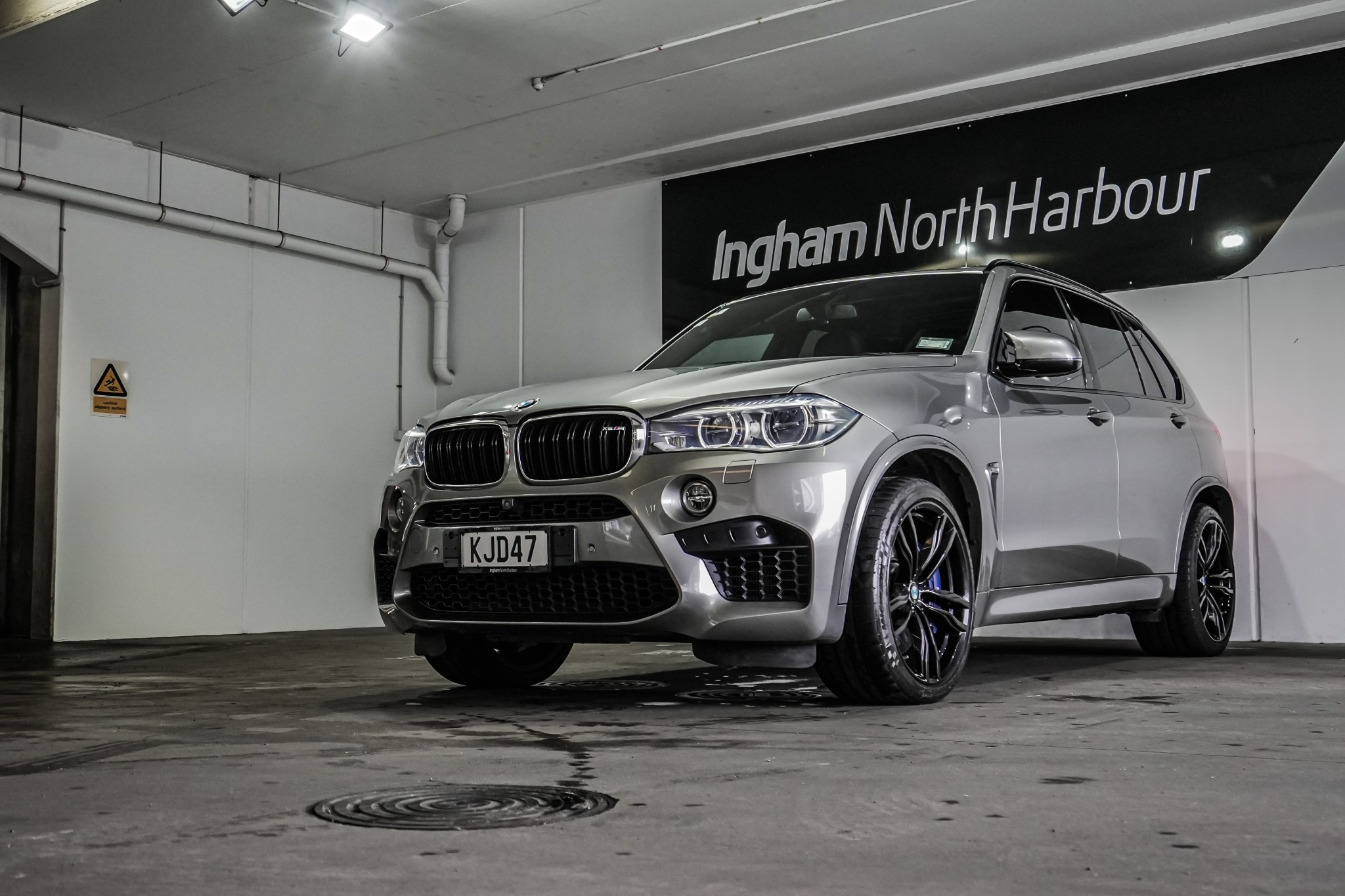 2017 BMW X5 | M SAV 4.4P/4WD/8AT/S | 25140 | 3