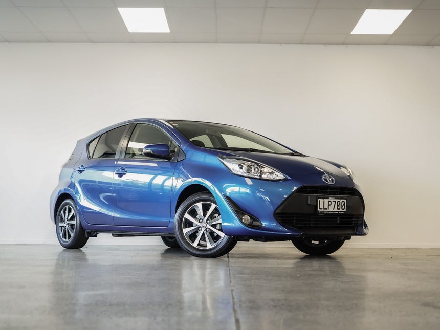 2018 Toyota Prius | SX 1.5PH/CVT | 18223 | 1