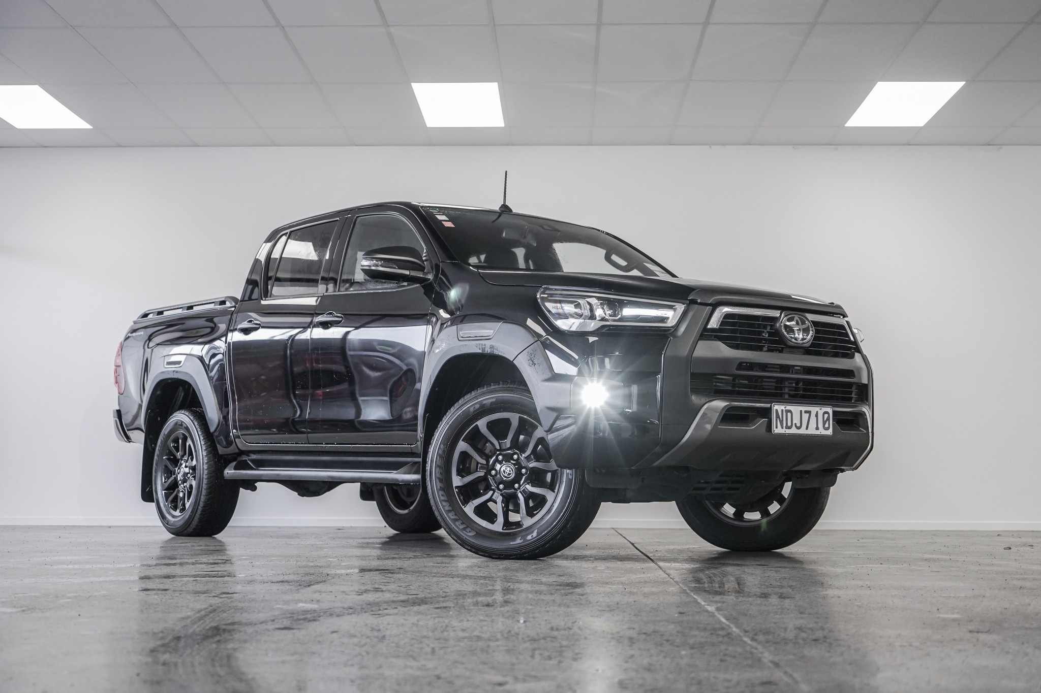 2020 Toyota Hilux | SR5 CRUISER TD DC 2. | 19195 | 1