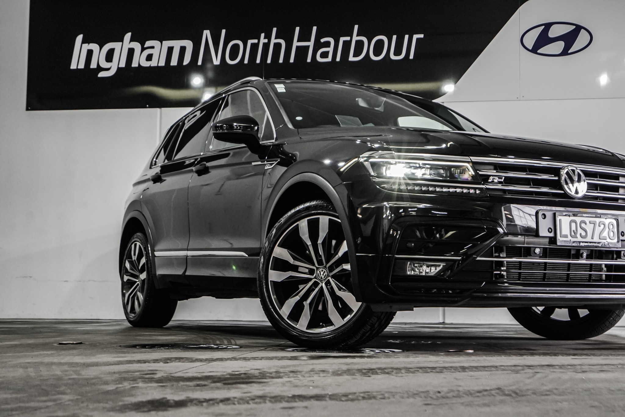 2018 Volkswagen Tiguan | TSI R-LINE 4MOTION 2 | 24570 | 6