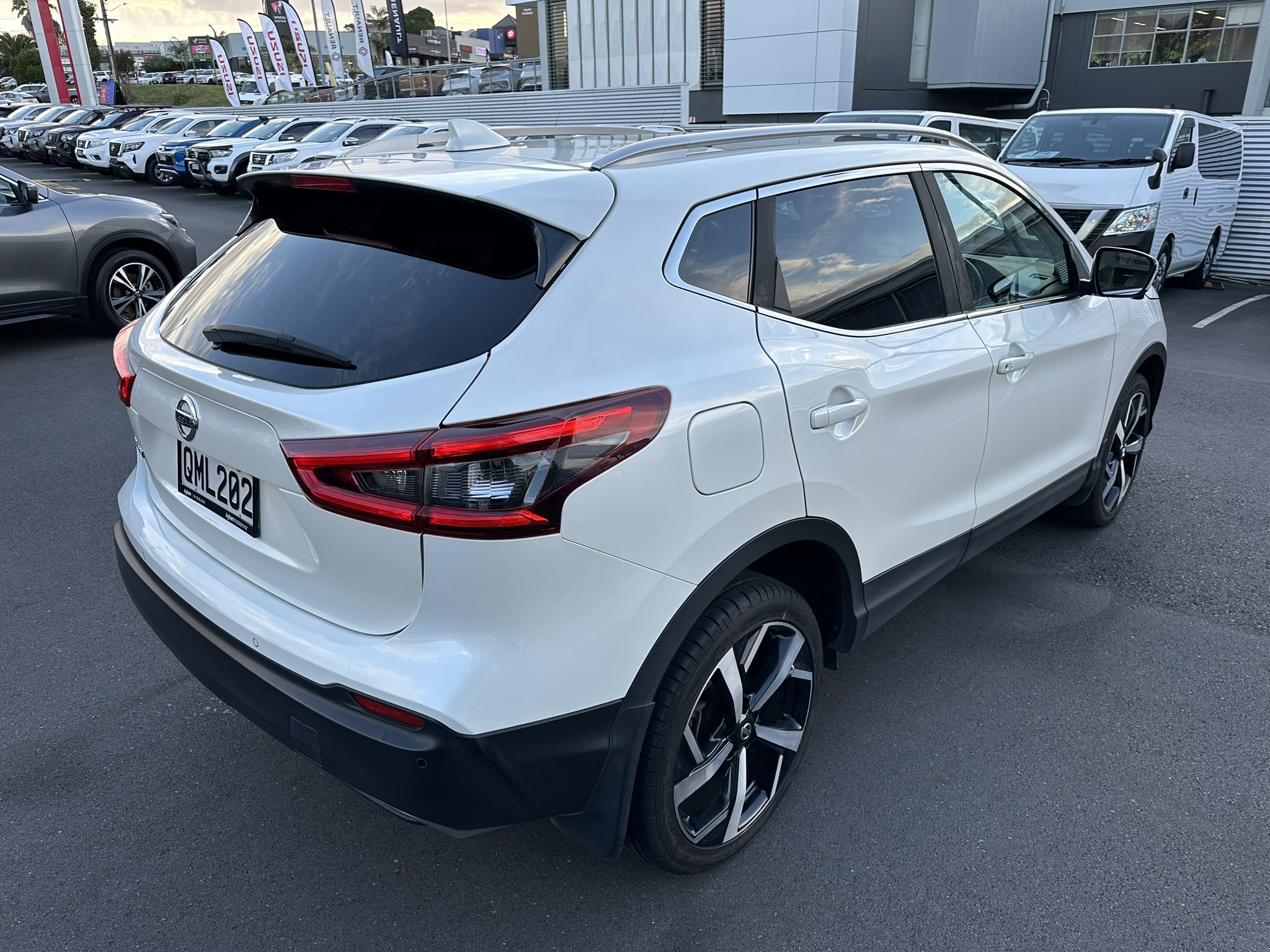 2019 Nissan Qashqai | TI 2.0P/CVT | 23704 | 6