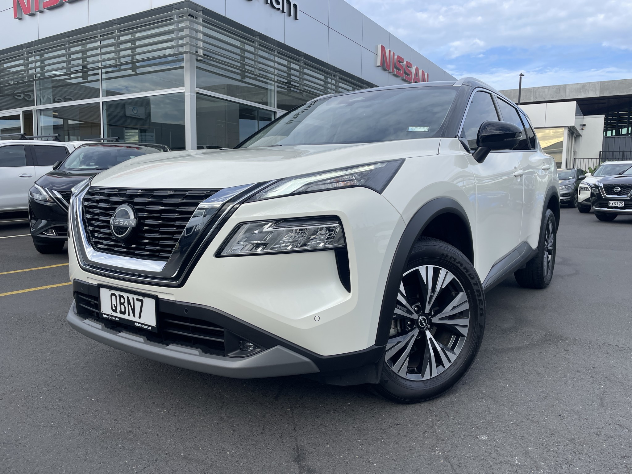 2023 Nissan X-Trail | ST-L  | 23748 | 2