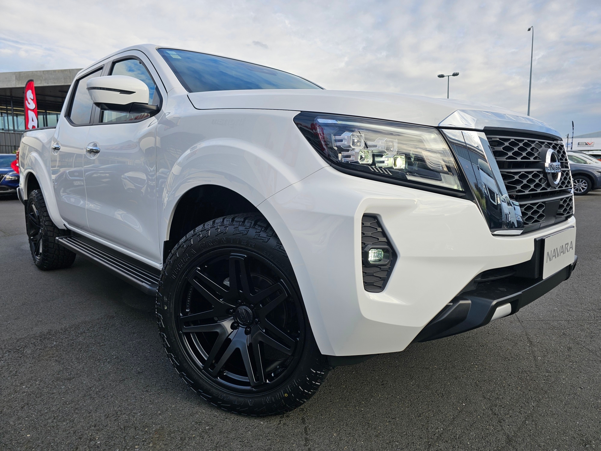 2024 Nissan Navara | ST-X i-SPORTX | 23862 | 3