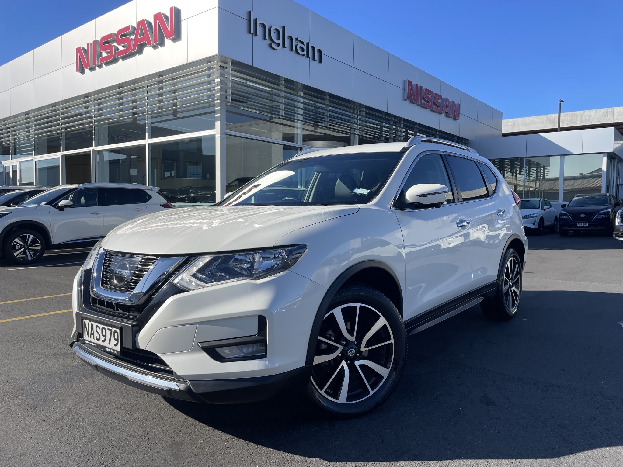 2020 Nissan X-Trail | ST-L 2.5P/6CVT/SW/5D | 24023 | 1