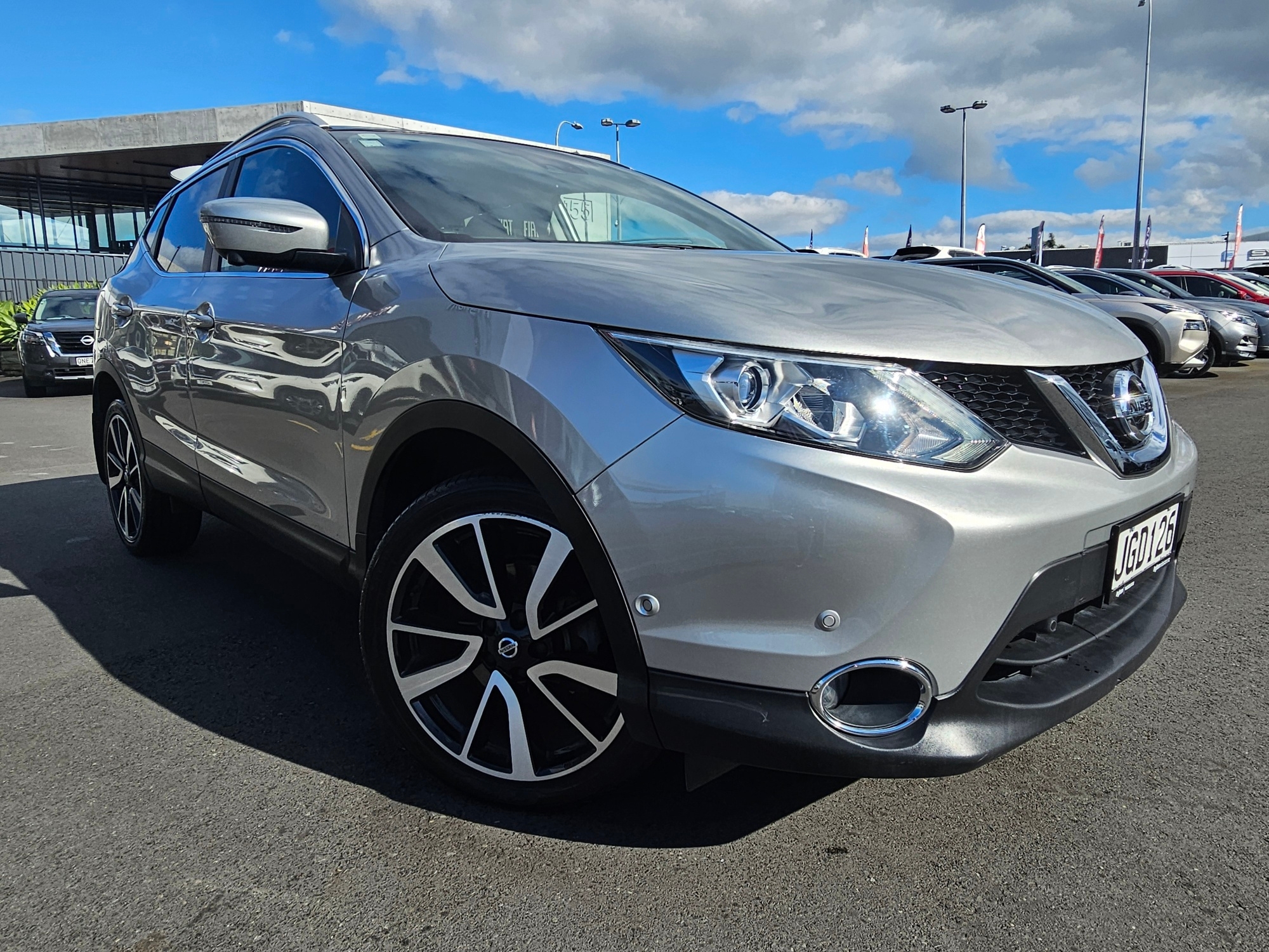 2015 Nissan Qashqai | TI 2.0P | 24476 | 4