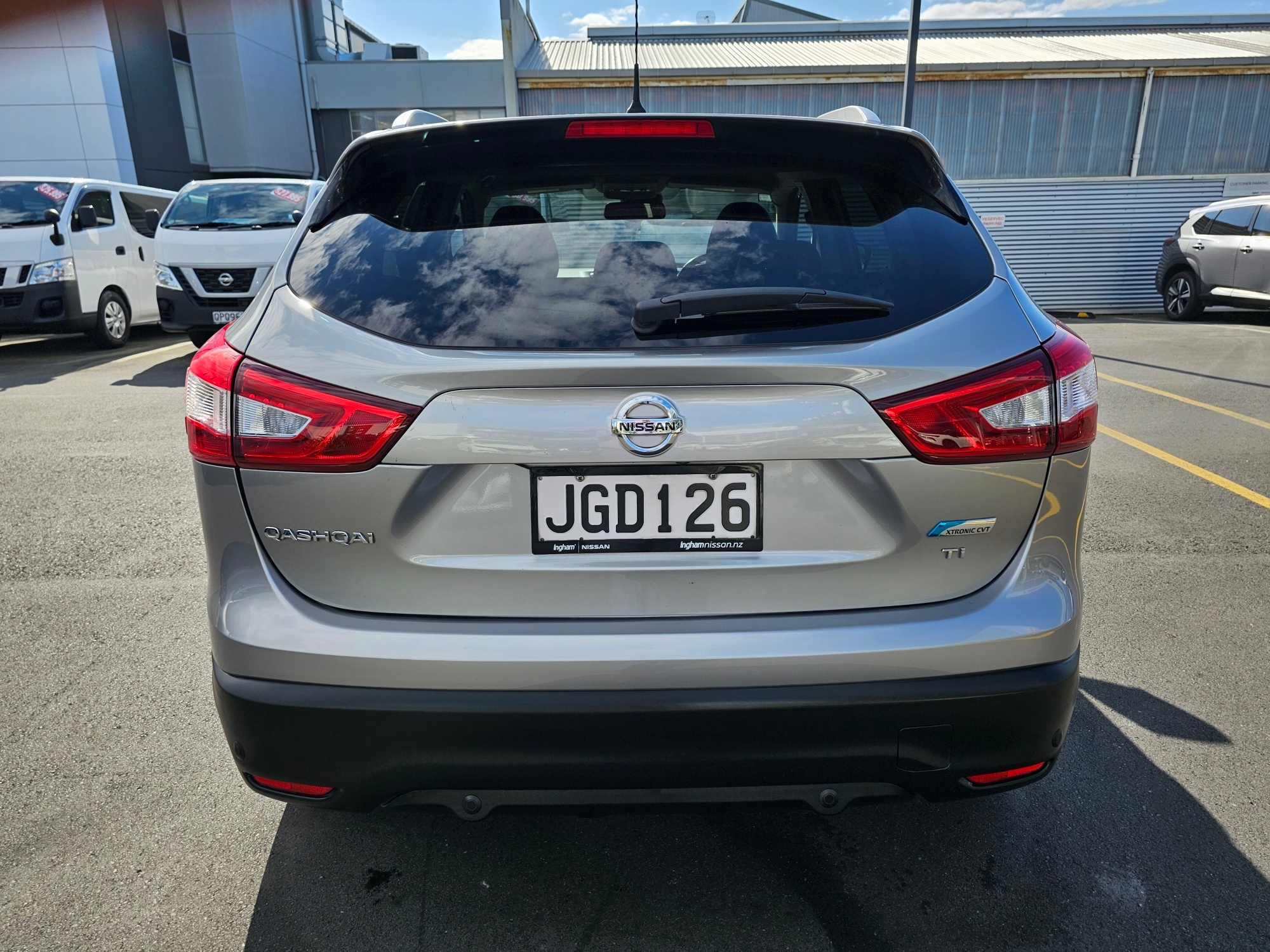 2015 Nissan Qashqai | TI 2.0P | 24476 | 7