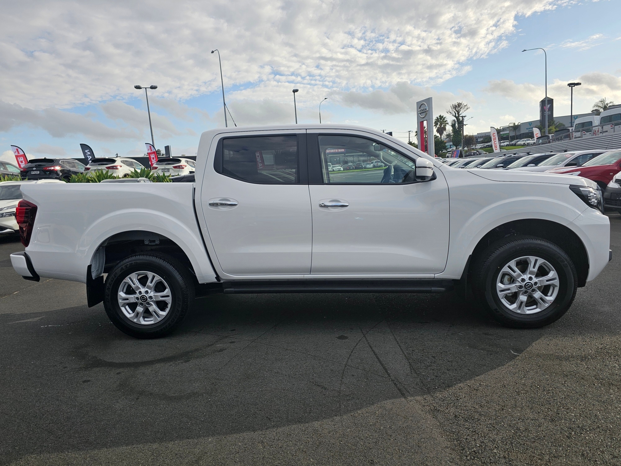 2024 Nissan Navara | ST 4WD MANUAL | 24536 | 5