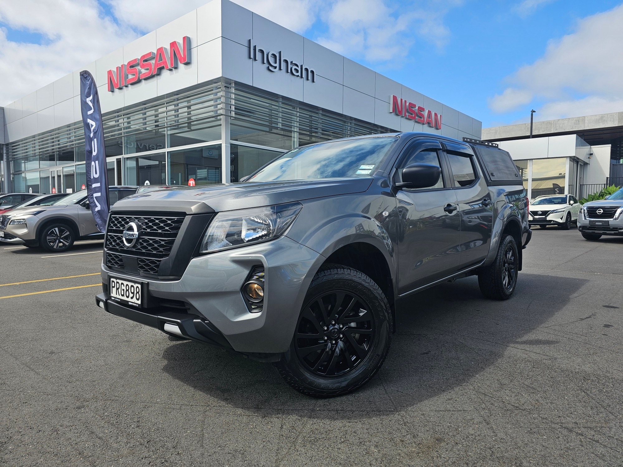 2022 Nissan Navara | SL 2.3D/6MT | 24676 | 1