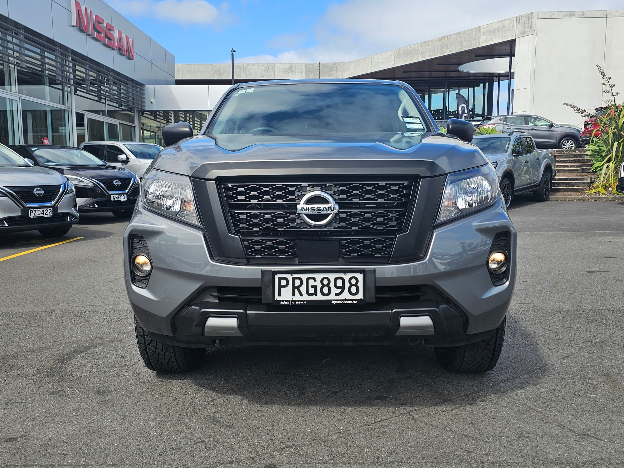 2022 Nissan Navara | SL 2.3D/6MT | 24676 | 3