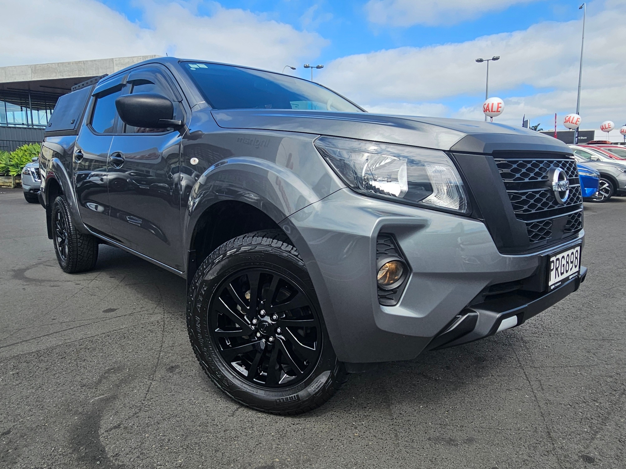 2022 Nissan Navara | SL 2.3D/6MT | 24676 | 4