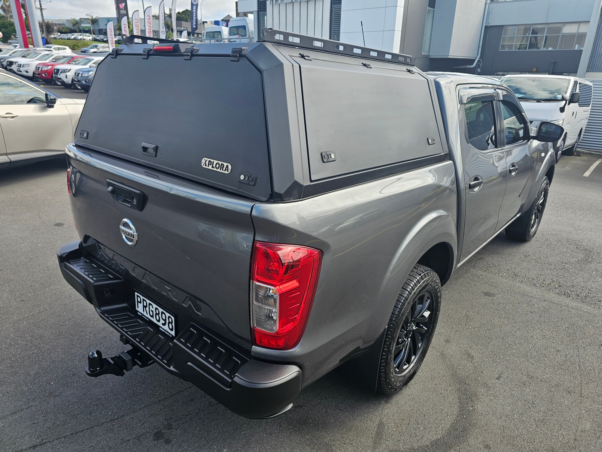 2022 Nissan Navara | SL 2.3D/6MT | 24676 | 6