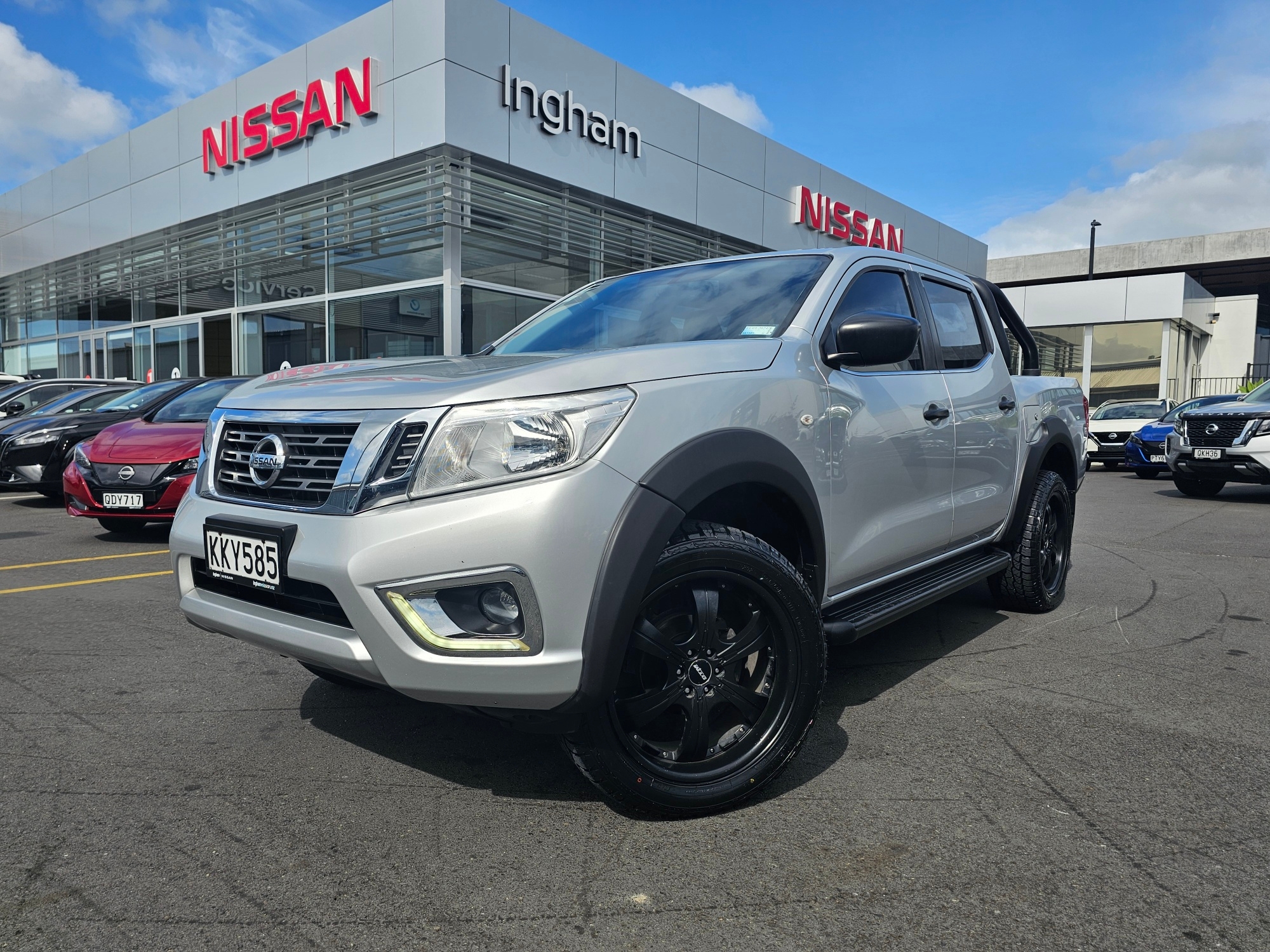 2017 Nissan Navara | DX 2.5P/6MT | 24726 | 1