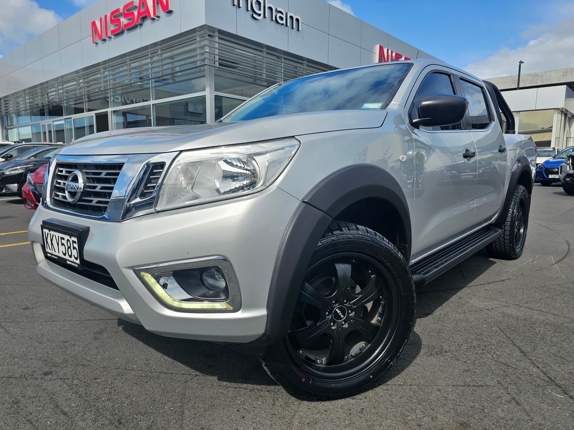 2017 Nissan Navara | DX 2.5P/6MT | 24726 | 2