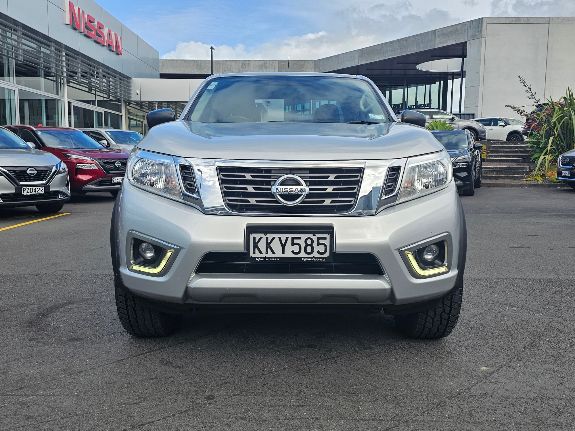 2017 Nissan Navara | DX 2.5P/6MT | 24726 | 3