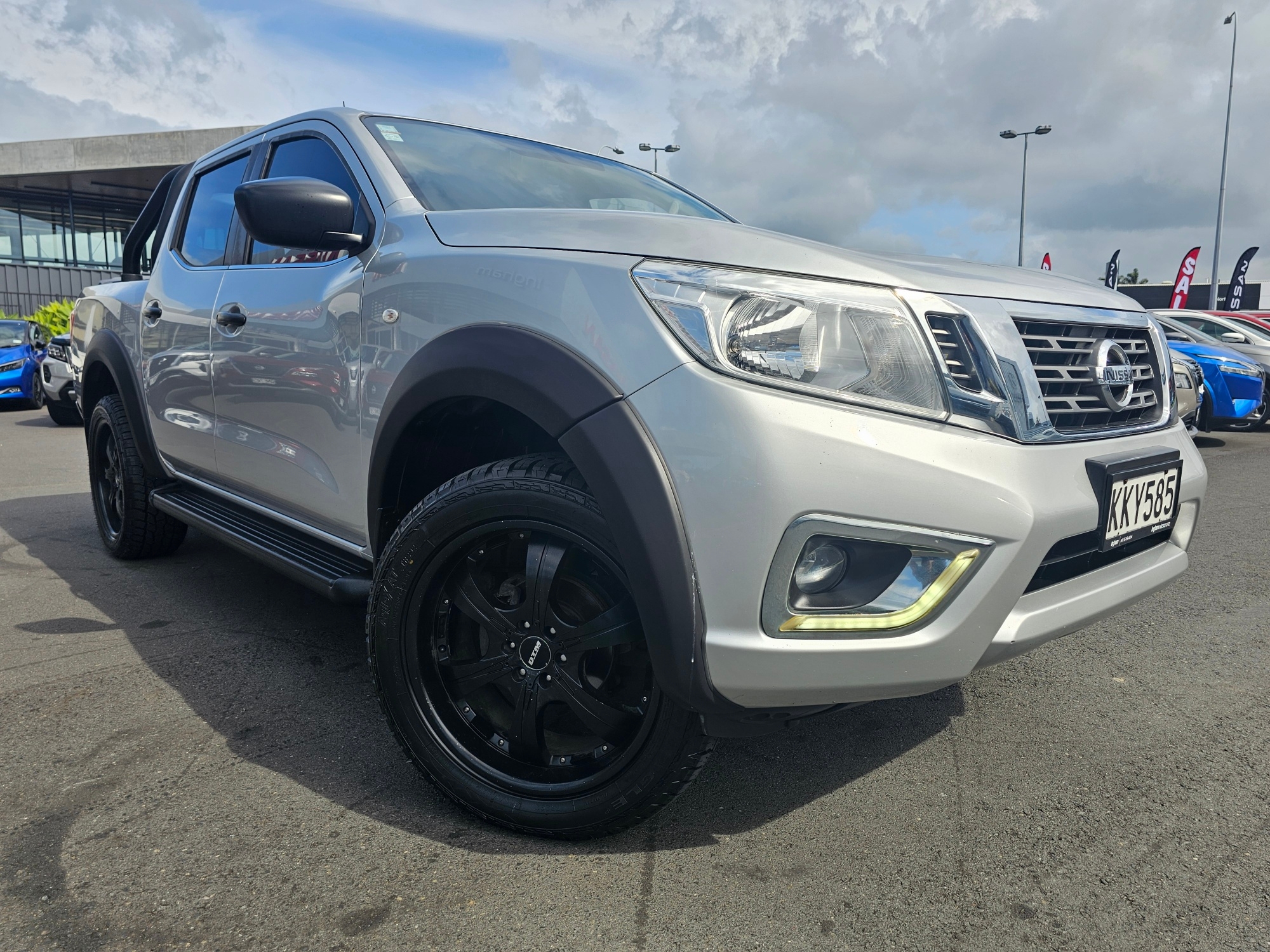 2017 Nissan Navara | DX 2.5P/6MT | 24726 | 4