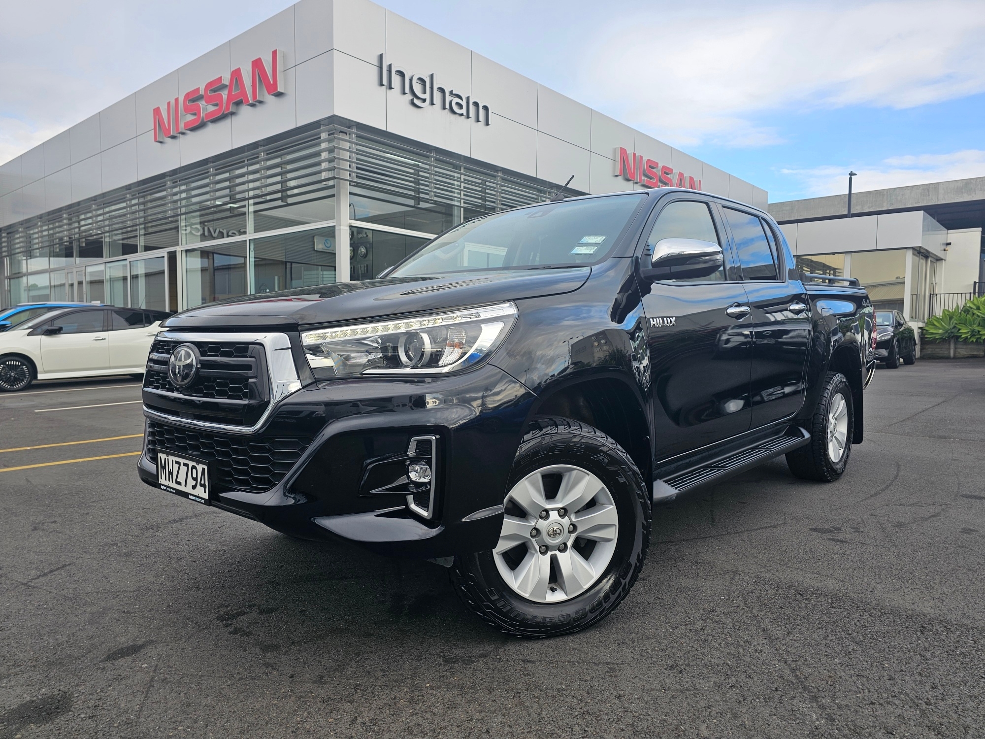 2020 Toyota Hilux | SR5 TD DC 2.8DT/4WD | 24886 | 1