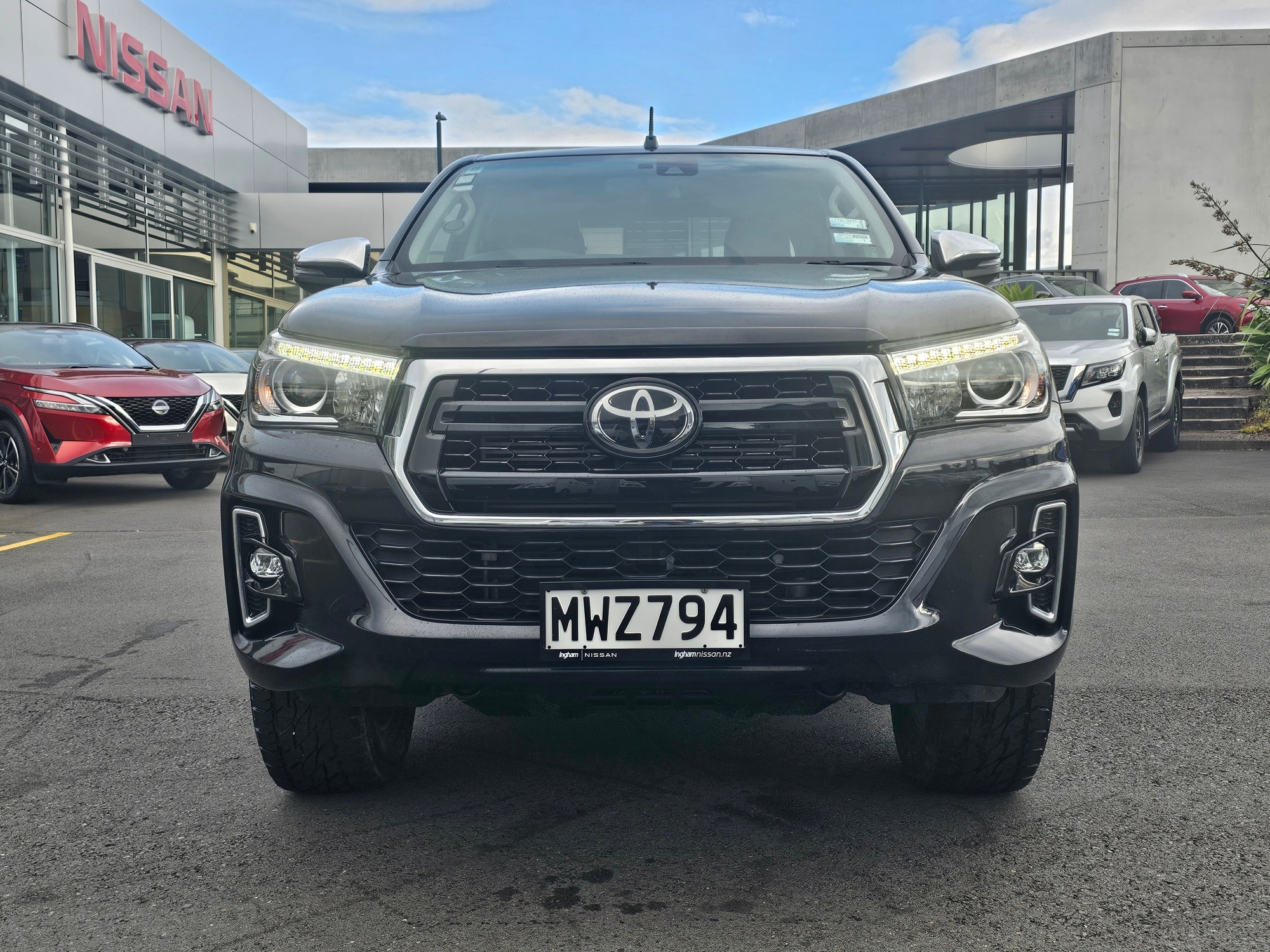 2020 Toyota Hilux | SR5 TD DC 2.8DT/4WD | 24886 | 3