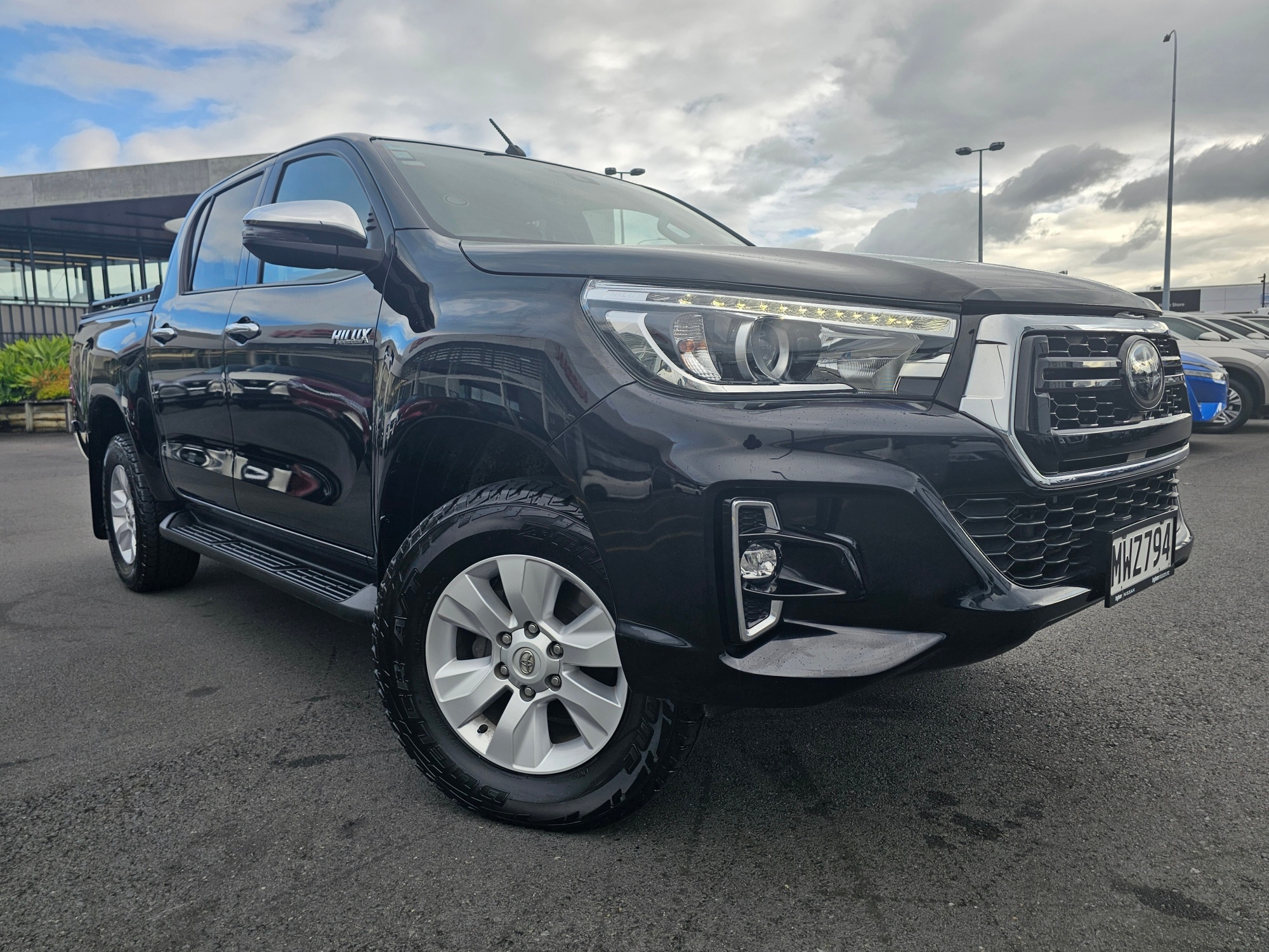 2020 Toyota Hilux | SR5 TD DC 2.8DT/4WD | 24886 | 4