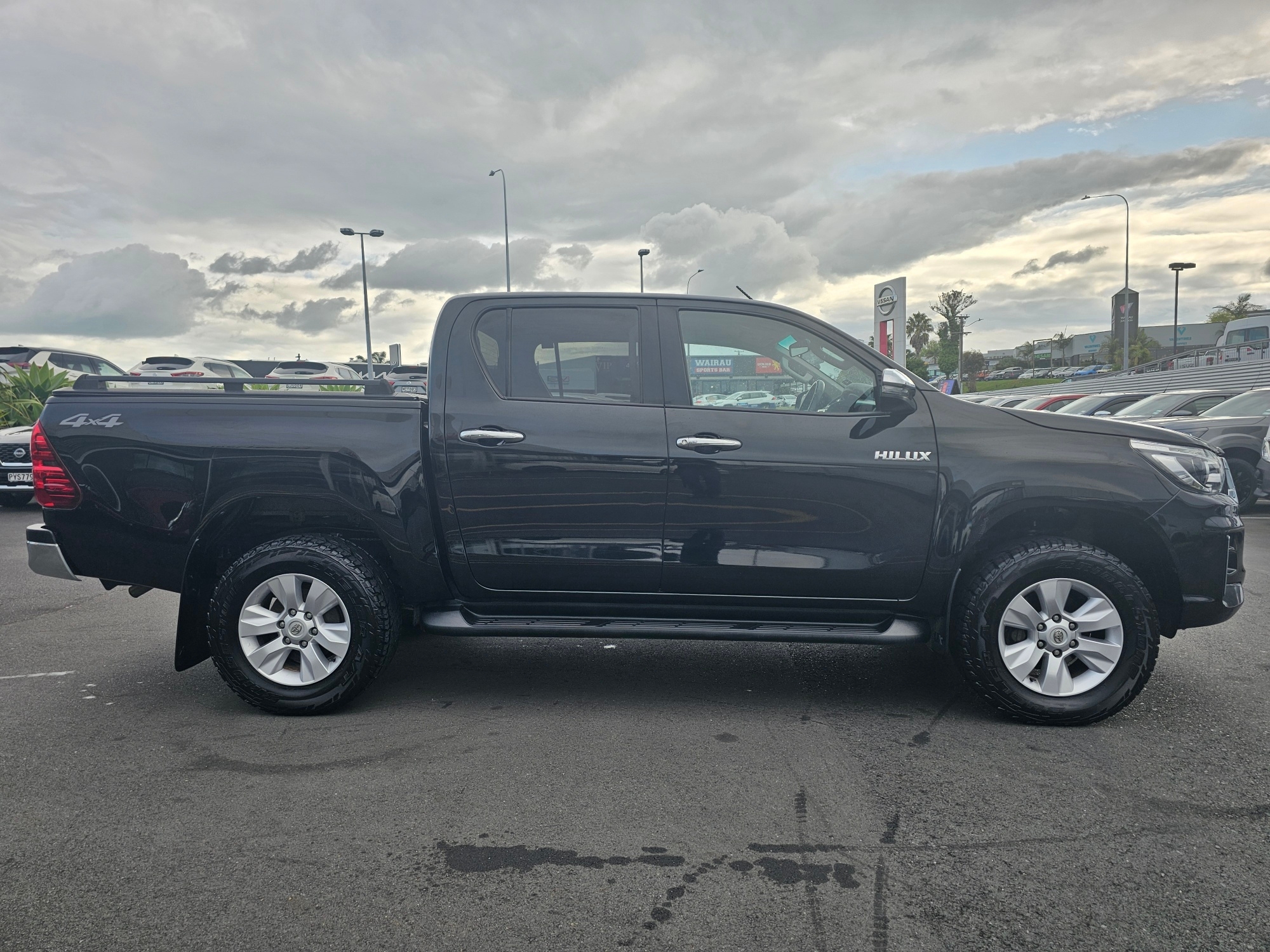 2020 Toyota Hilux | SR5 TD DC 2.8DT/4WD | 24886 | 5