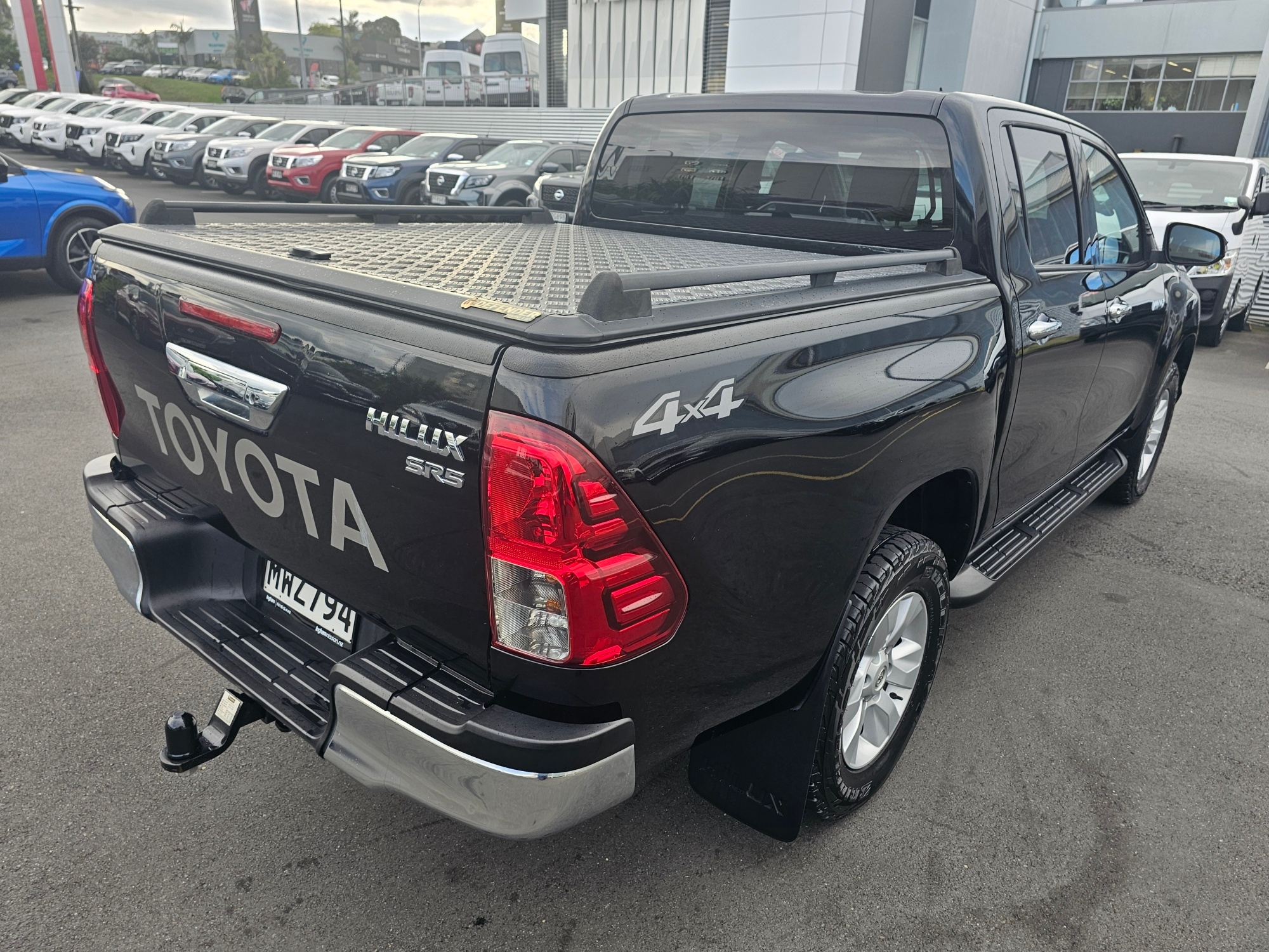 2020 Toyota Hilux | SR5 TD DC 2.8DT/4WD | 24886 | 6