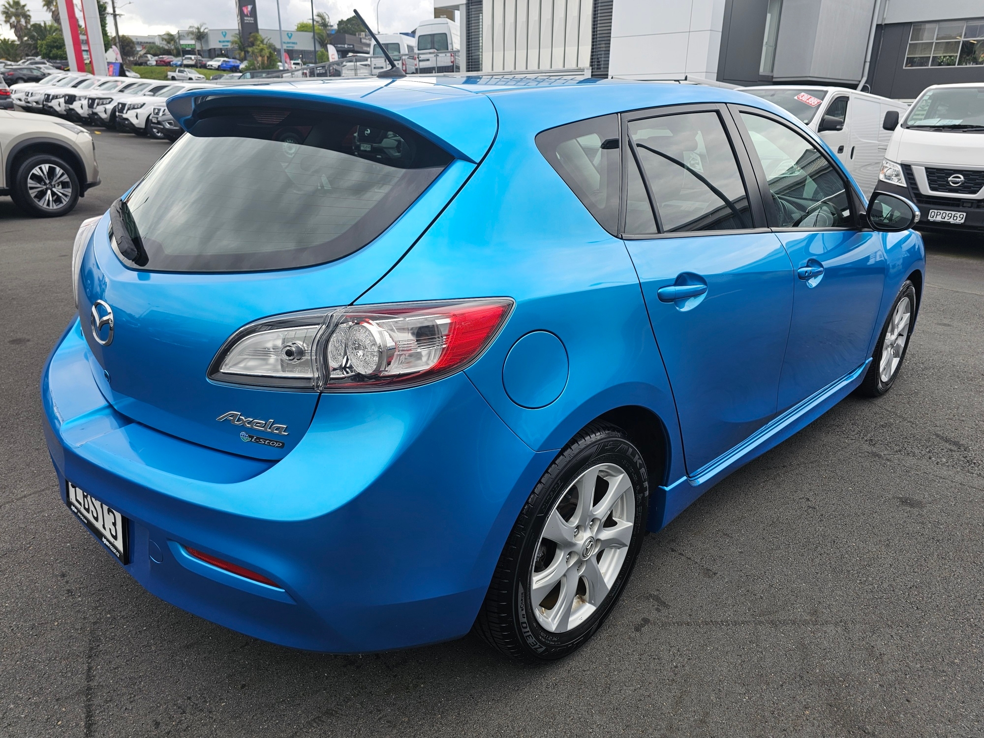 2011 Mazda Axela | 2.0P | 24947 | 6