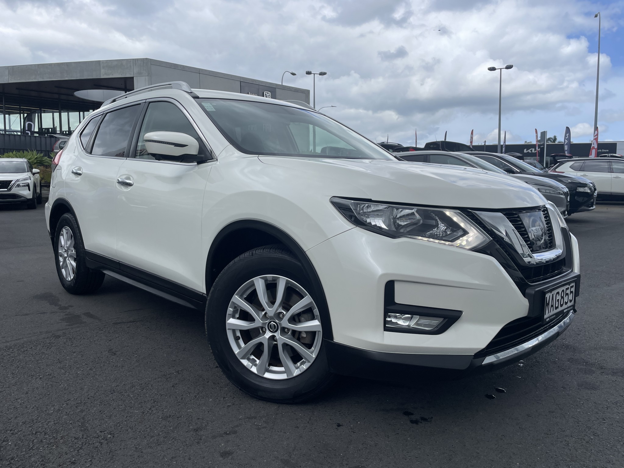 2019 Nissan X-Trail | ST-L 2WD  | 25049 | 4