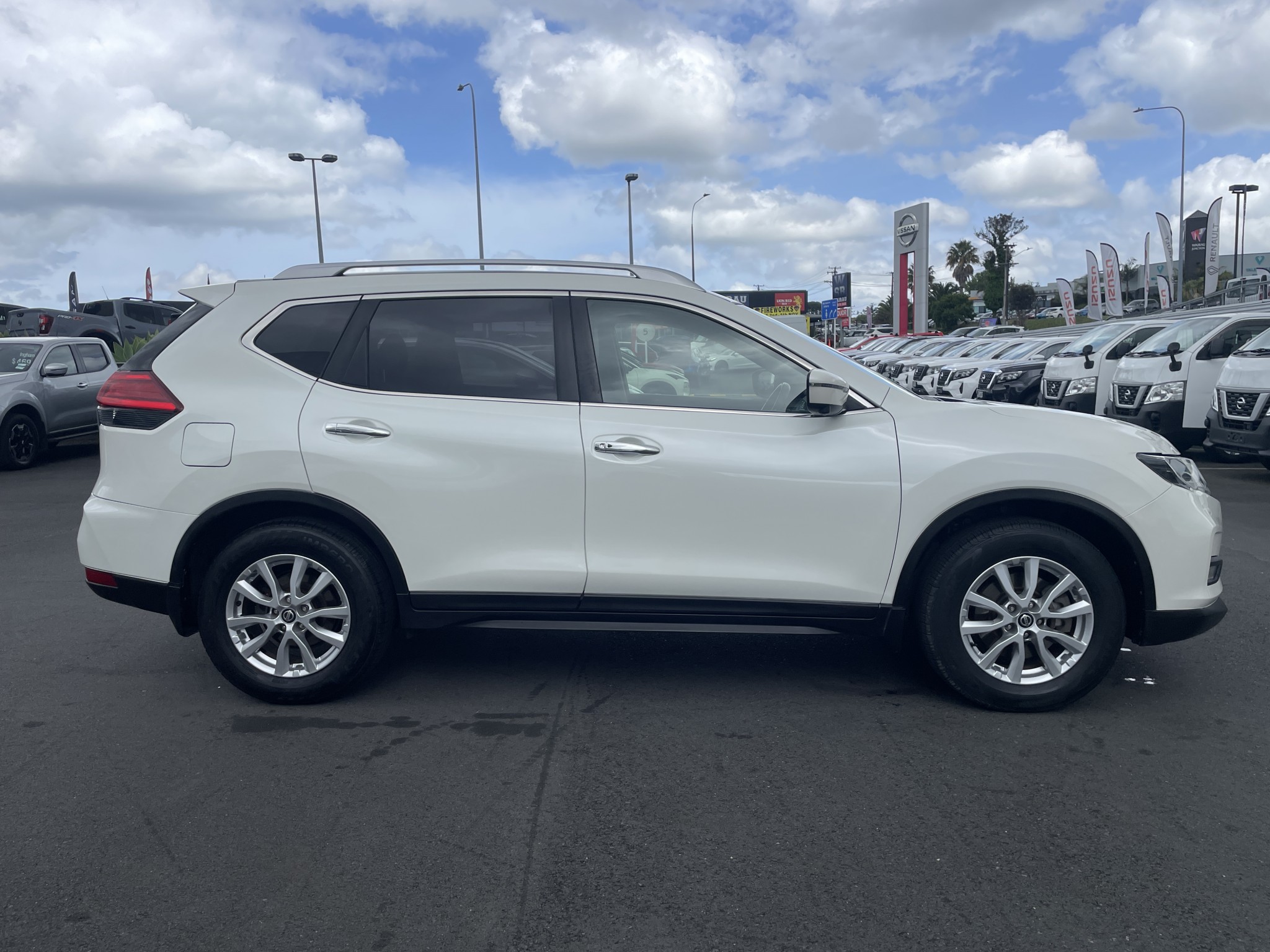 2019 Nissan X-Trail | ST-L 2WD  | 25049 | 5